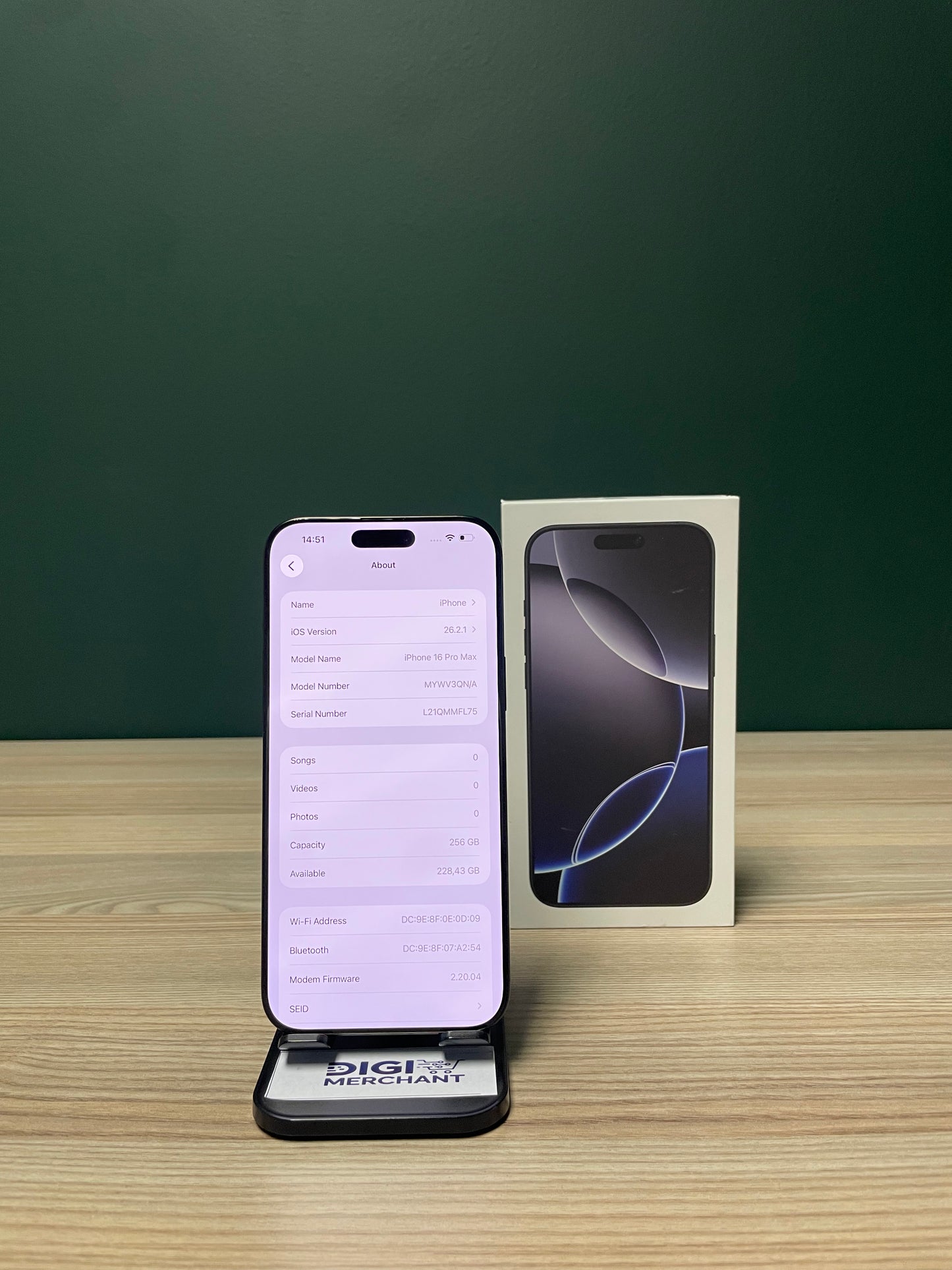 iPhone 16 Pro Max 256GB - Black Titanium (Pre-owned | A-Grade)