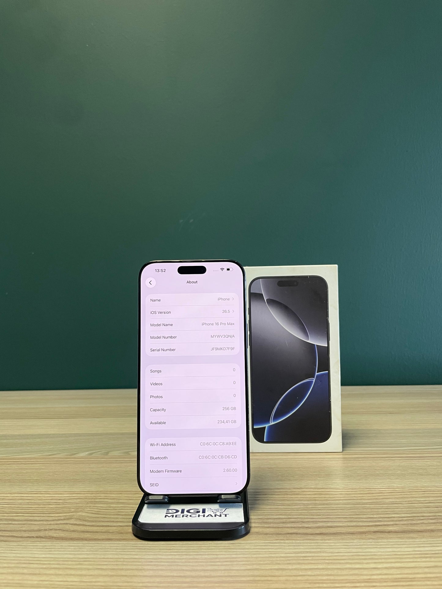 iPhone 16 Pro Max 256GB - Black Titanium (Pre-owned | C-Grade)