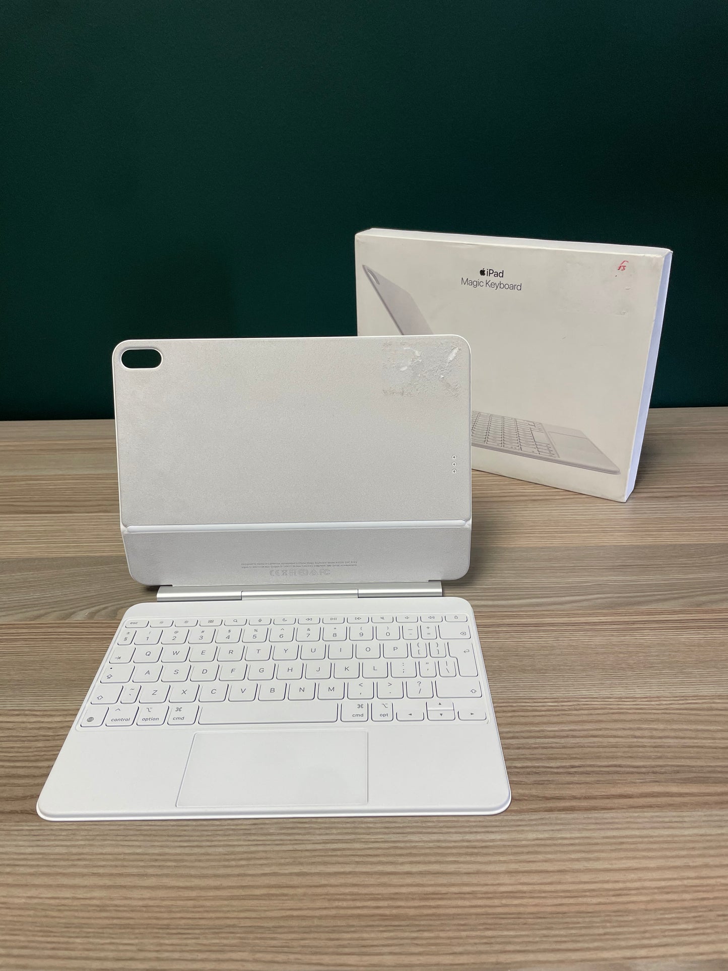 Apple Magic Keyboard for iPad Air 11-inch White - (Pre-owned |A-Grade)