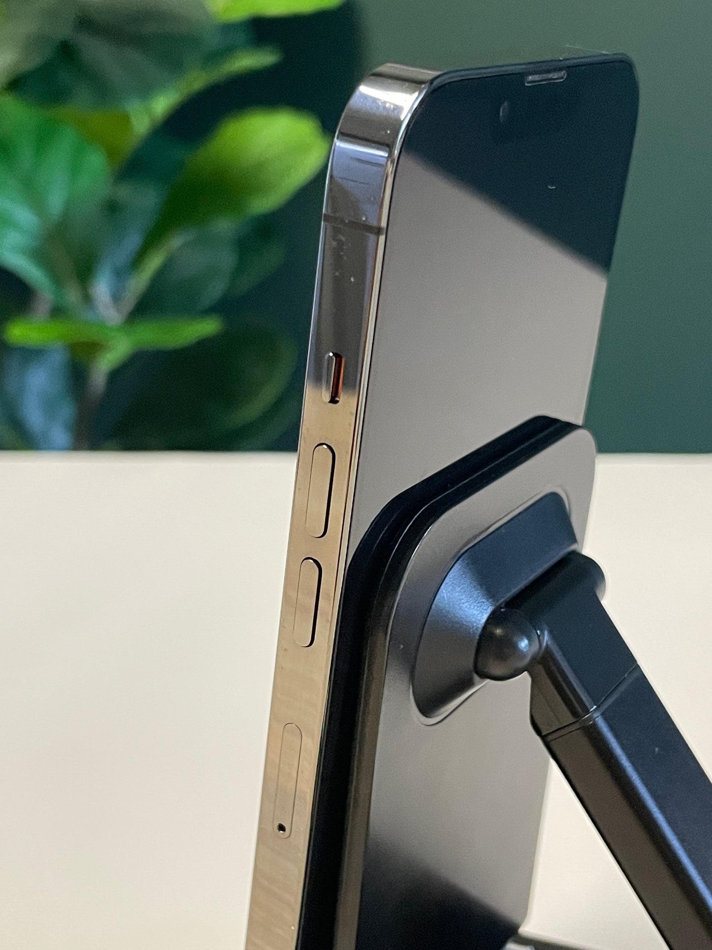 iPhone 13 Pro 256GB - Graphite (Pre-owned | A-Grade)