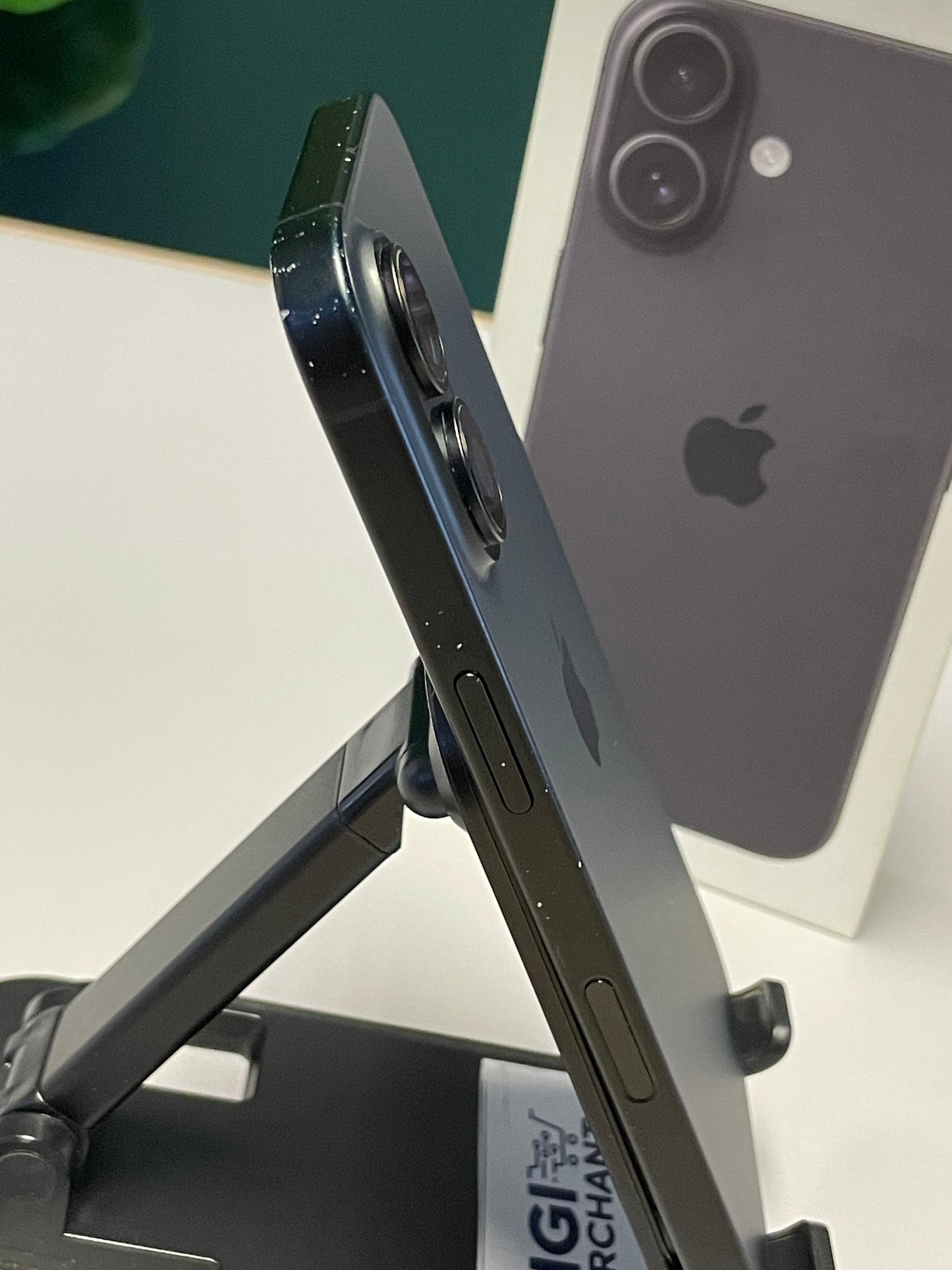 iPhone 16 128GB - Black (Pre-owned | B-Grade)