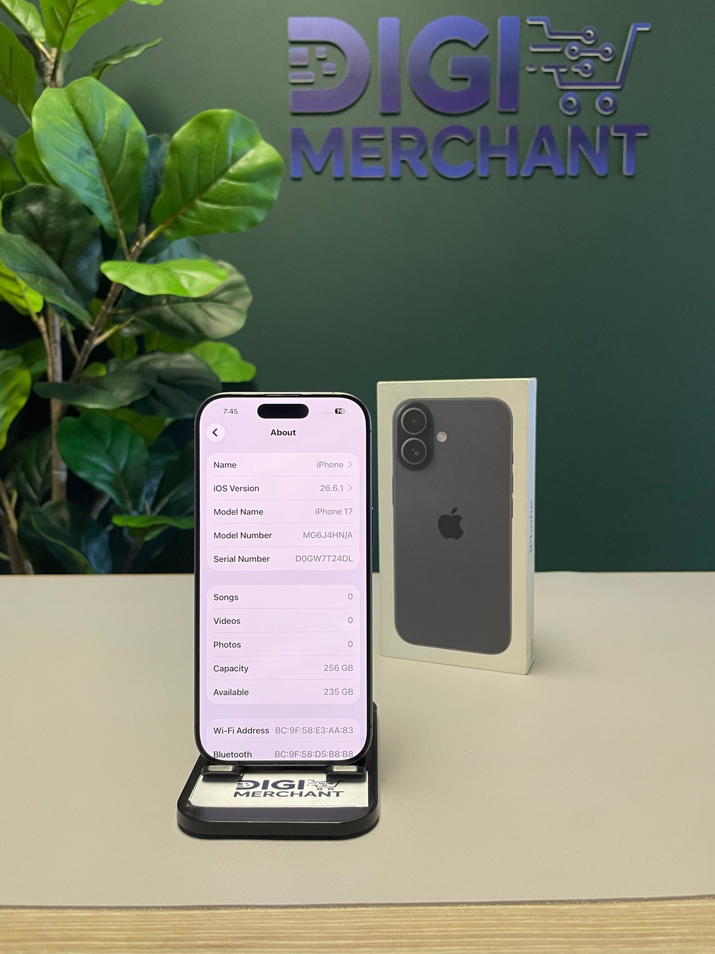 Apple iPhone 17 256GB - Black (Pre-owned | Pristine)