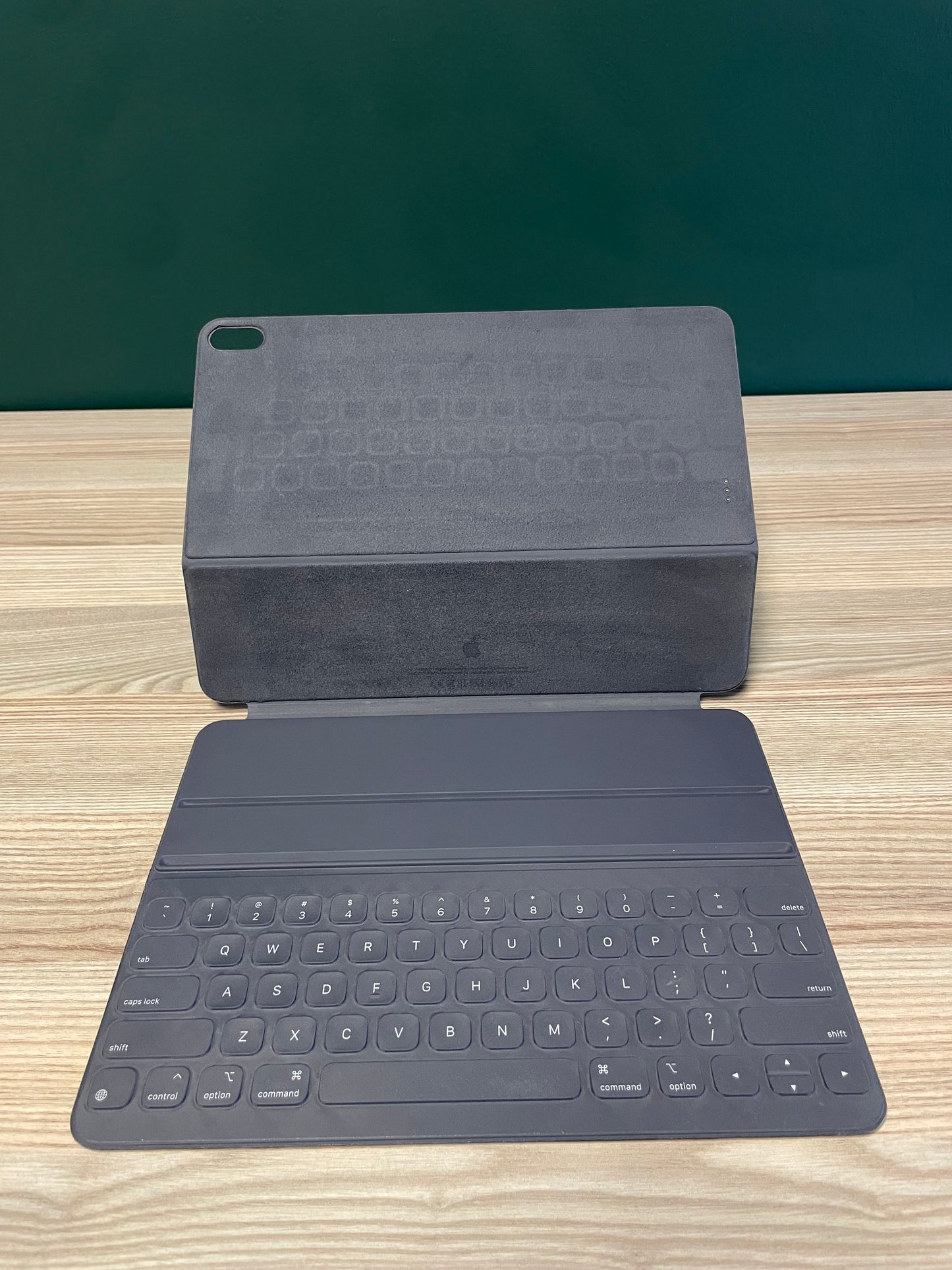 Apple Smart Keyboard Folio for iPad Pro 12.9-inch - (Pre-owned | B-Grade)