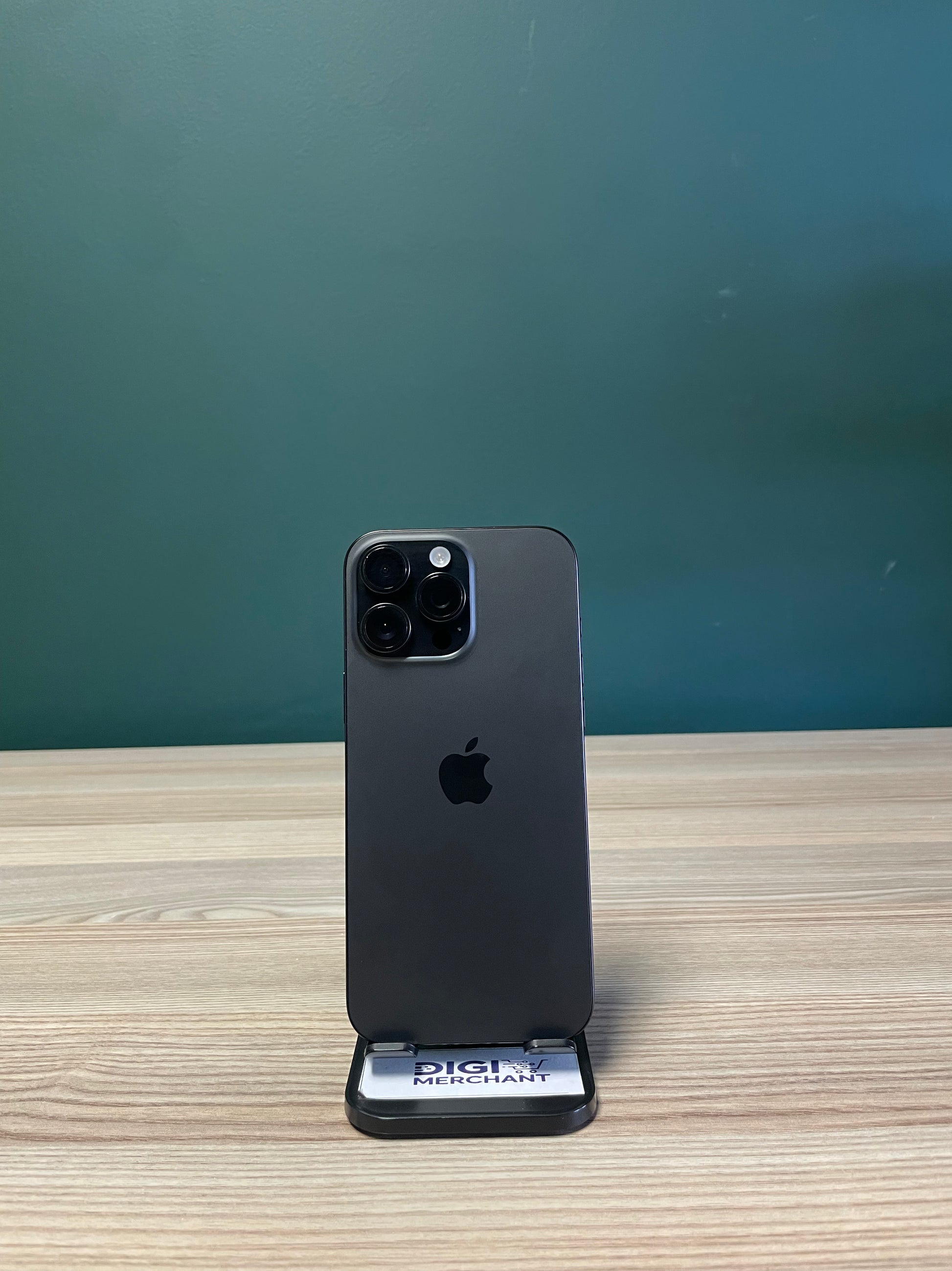 Apple iPhone 16 Pro Max 256GB - Black Titanium (Pre-owned | B-Grade)