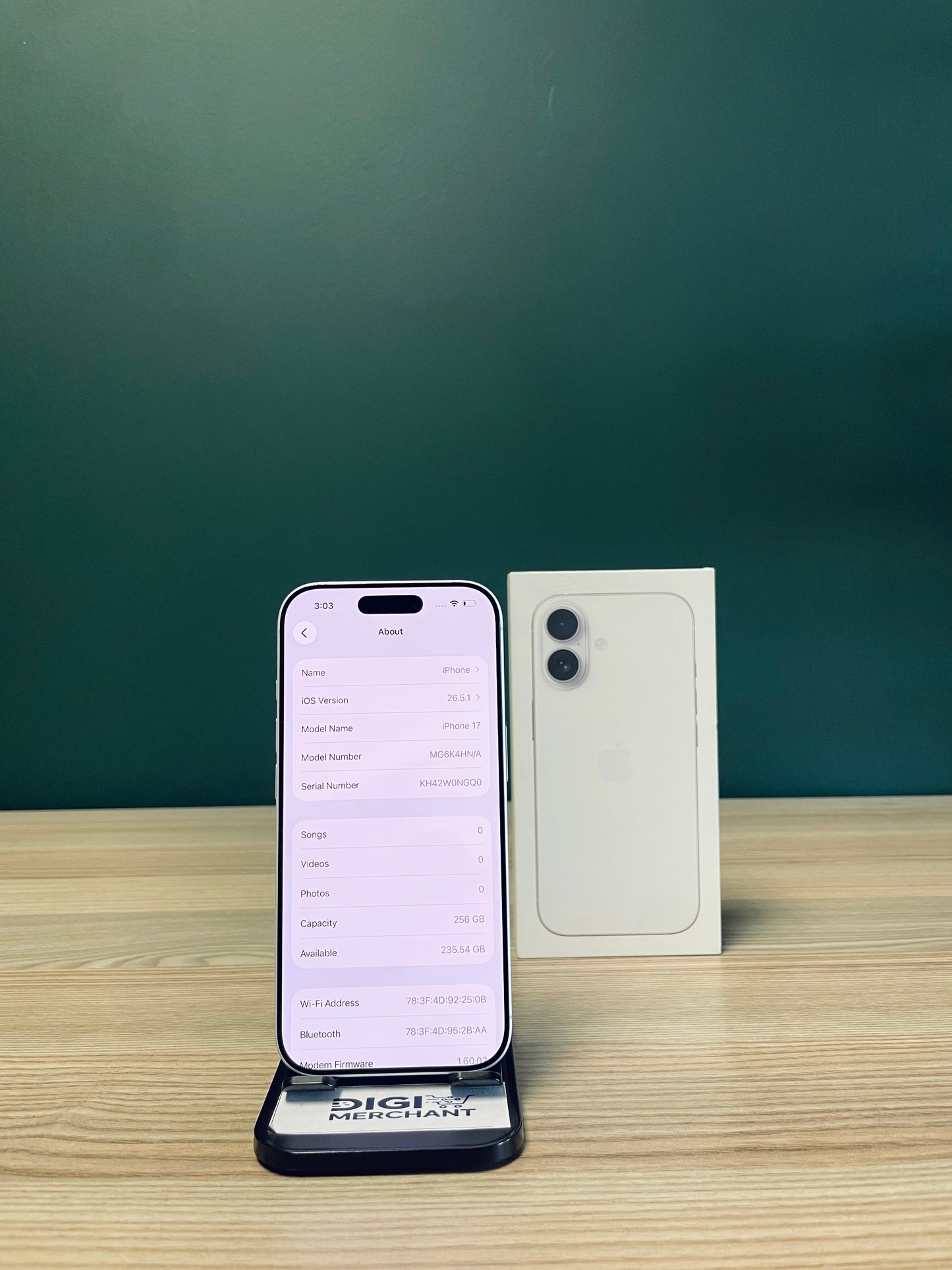 Apple iPhone 17 256GB - White (Pre-owned | B-Grade)
