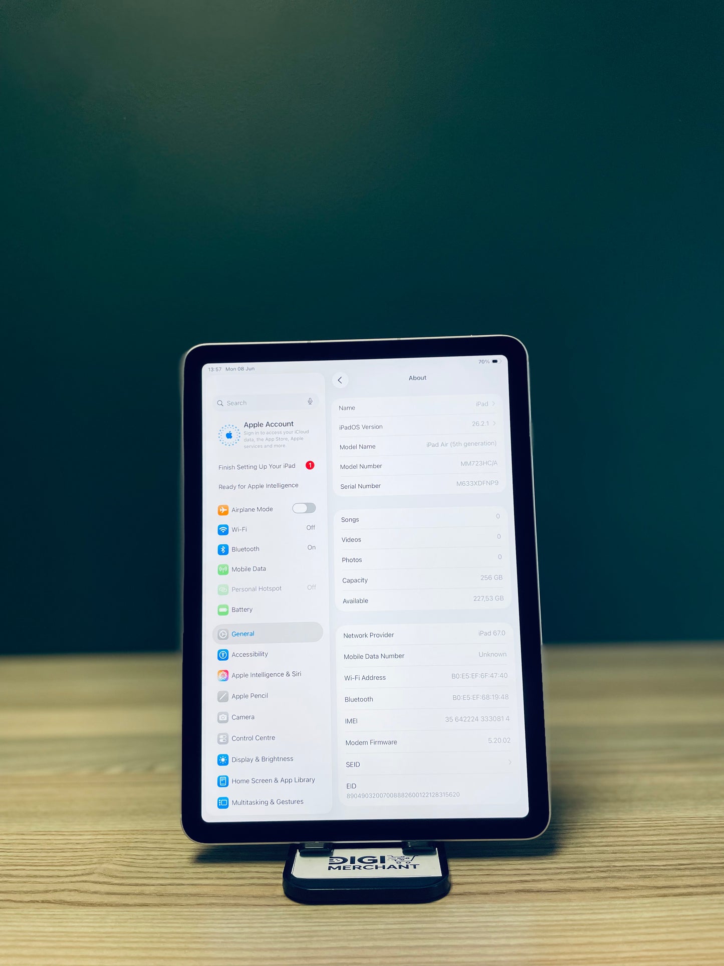 iPad Air 5th Gen M1 | 256GB | WiFi + Cellular - Starlight (Pre-owned | B-Grade)