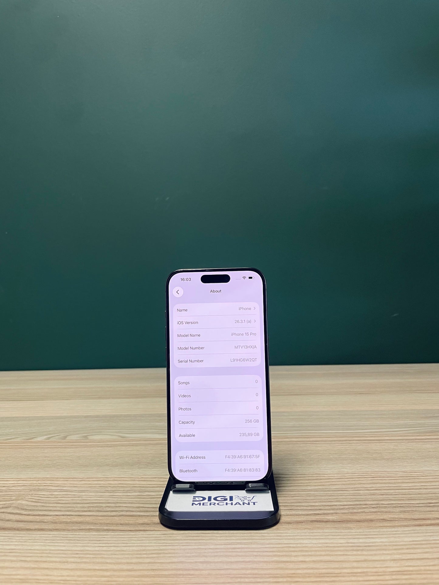 iPhone 15 Pro 256GB - Black Titanium (Pre-owned | A-Grade)
