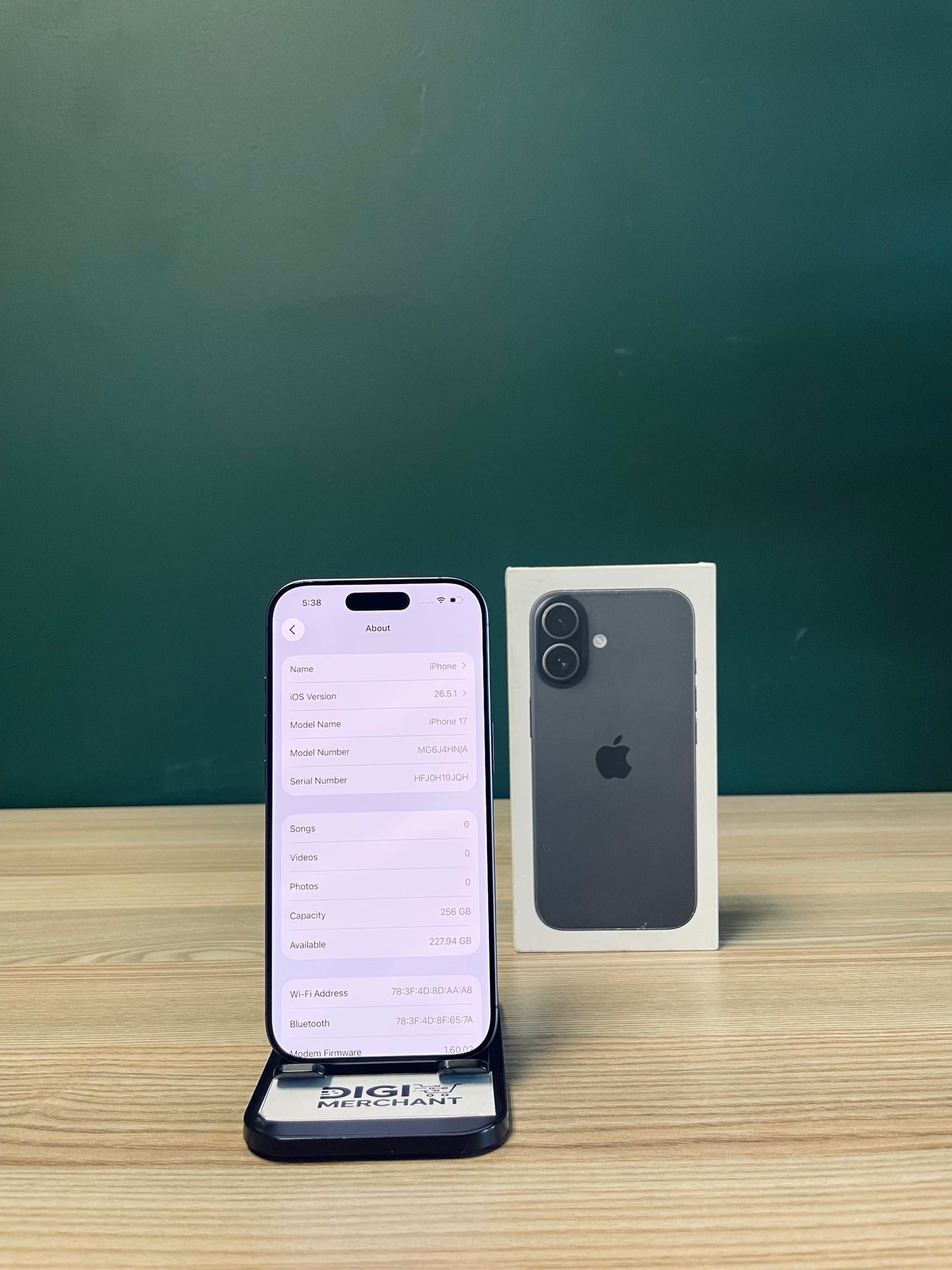 iPhone 17 256GB - Black (Pre-owned | B-Grade)