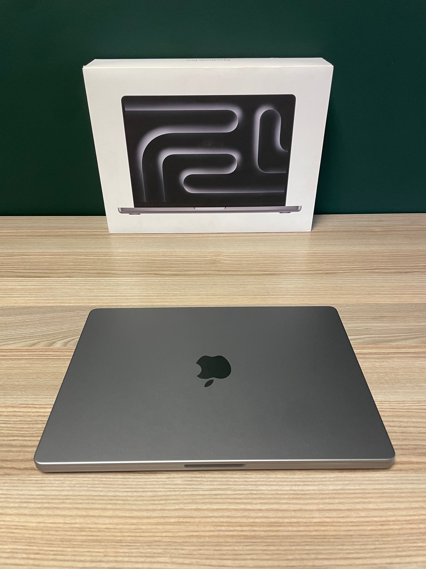 MacBook Pro 14-inch With M3 Chip 512GB - Space Grey (Pre-owned | B-Grade)