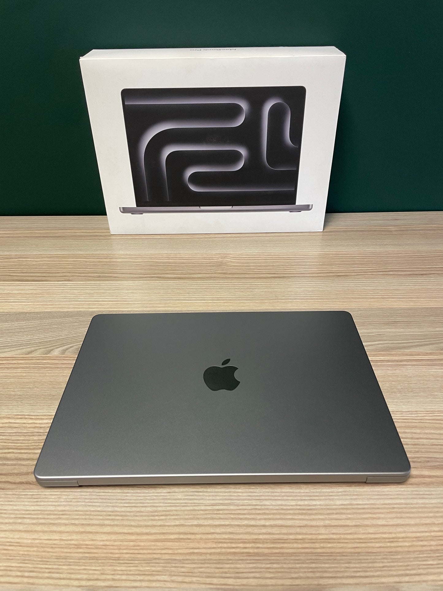 MacBook Pro 14-inch With M3 Chip 512GB - Space Grey (Pre-owned | B-Grade)