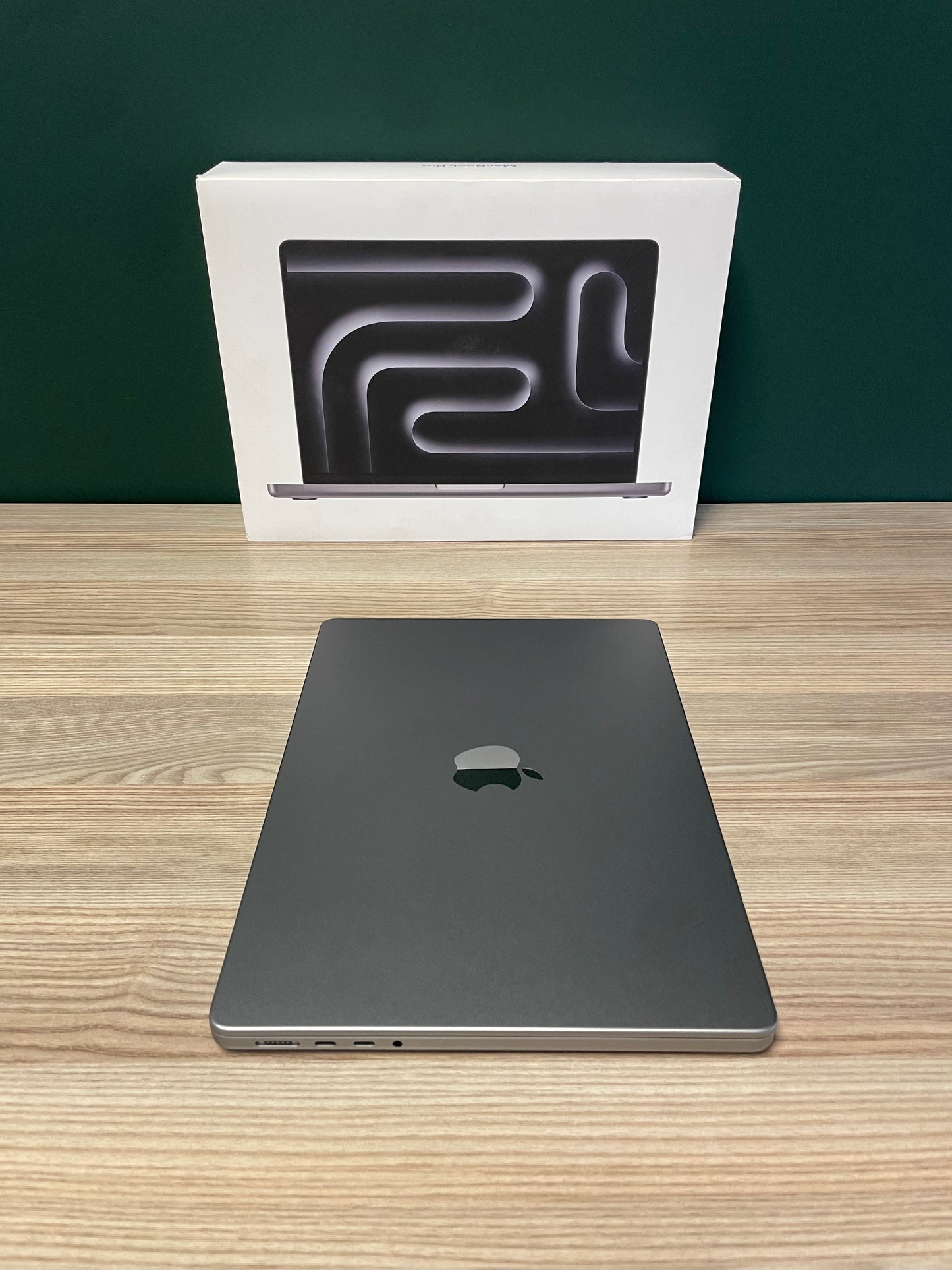 MacBook Pro 14-inch With M3 Chip 512GB - Space Grey (Pre-owned | B-Grade)