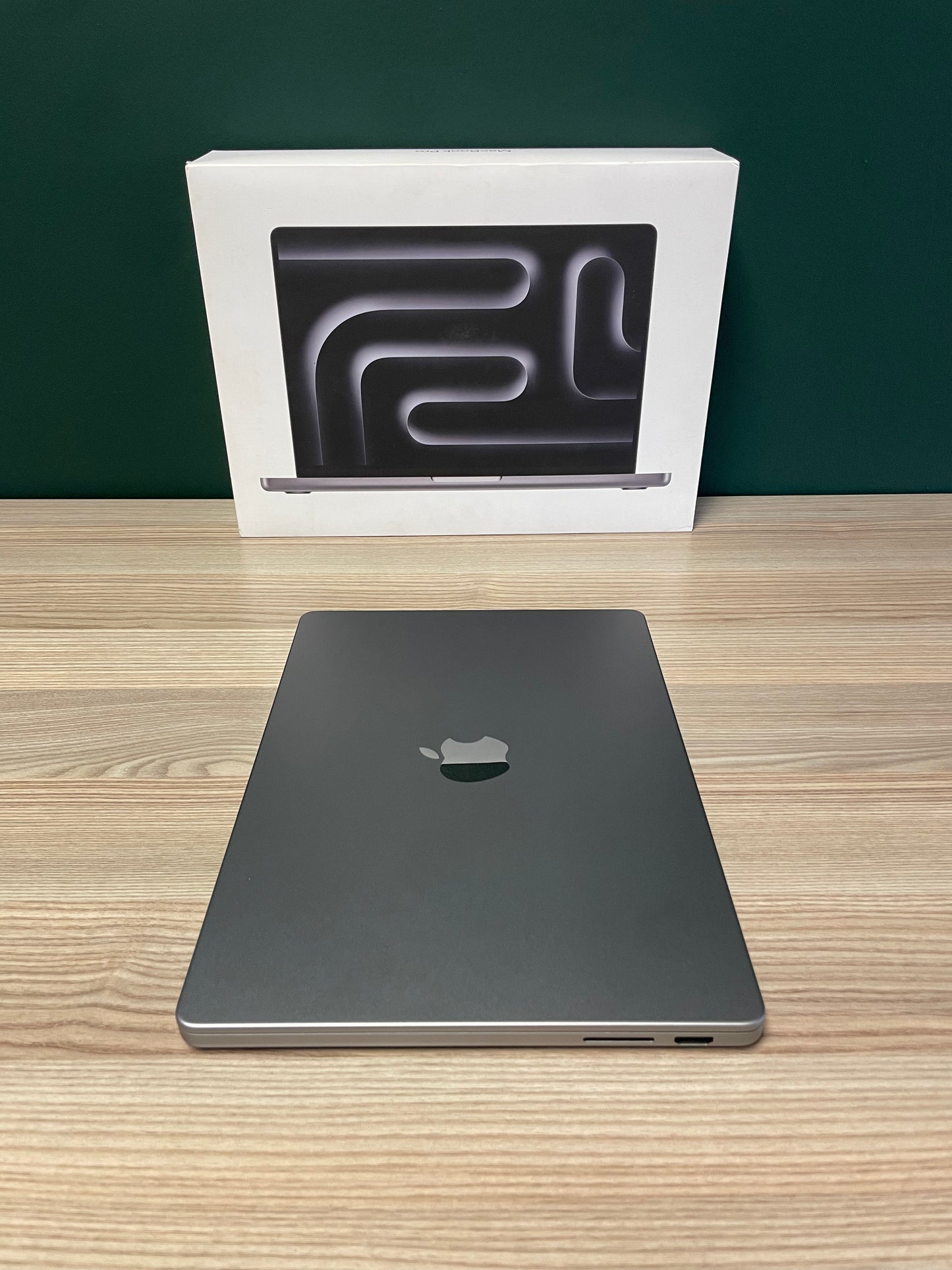 MacBook Pro 14-inch With M3 Chip 512GB - Space Grey (Pre-owned | B-Grade)
