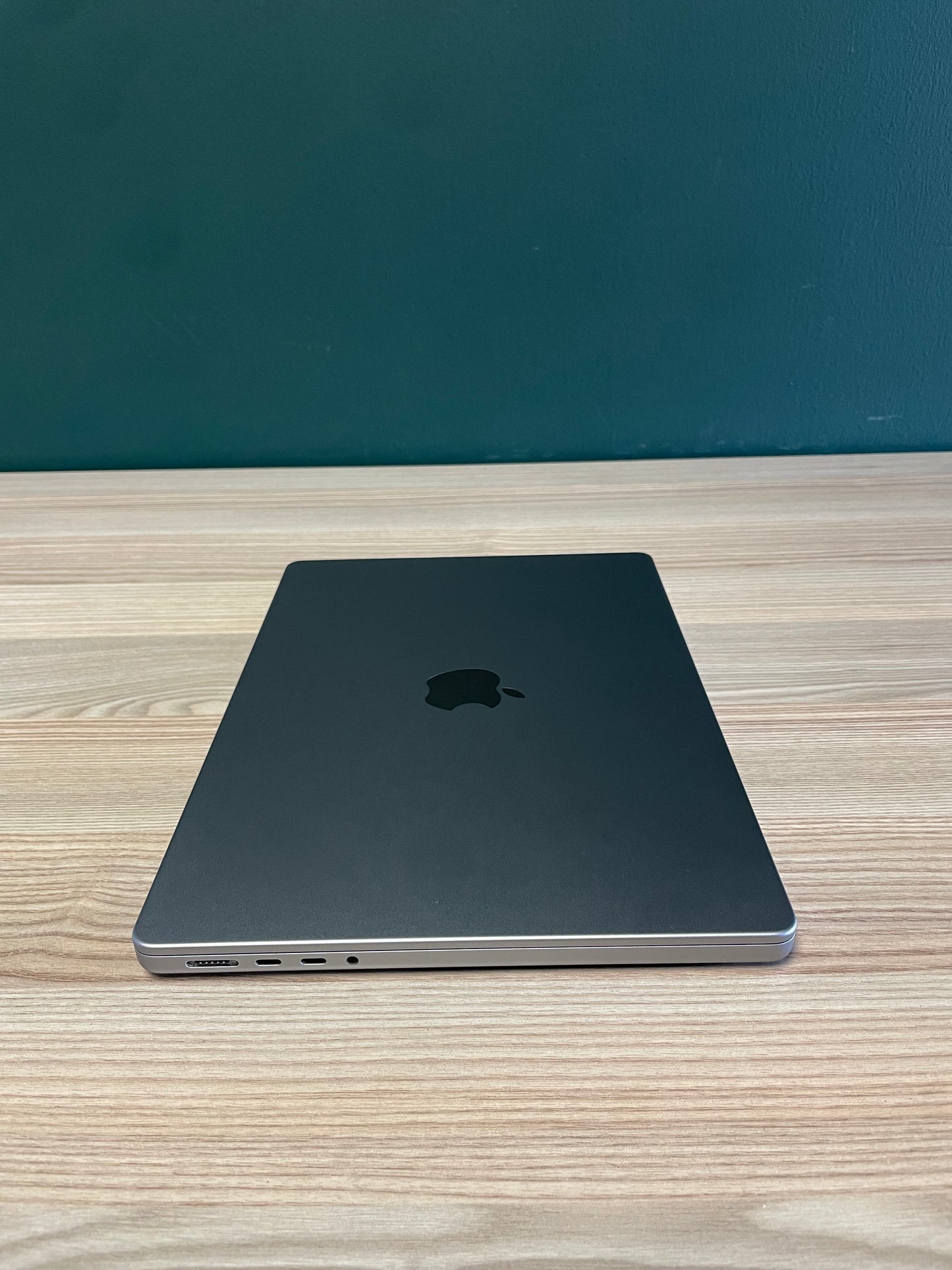 MacBook Pro 14-inch With M3 Chip 1TB - Space Grey (Pre-owned | B-Grade)
