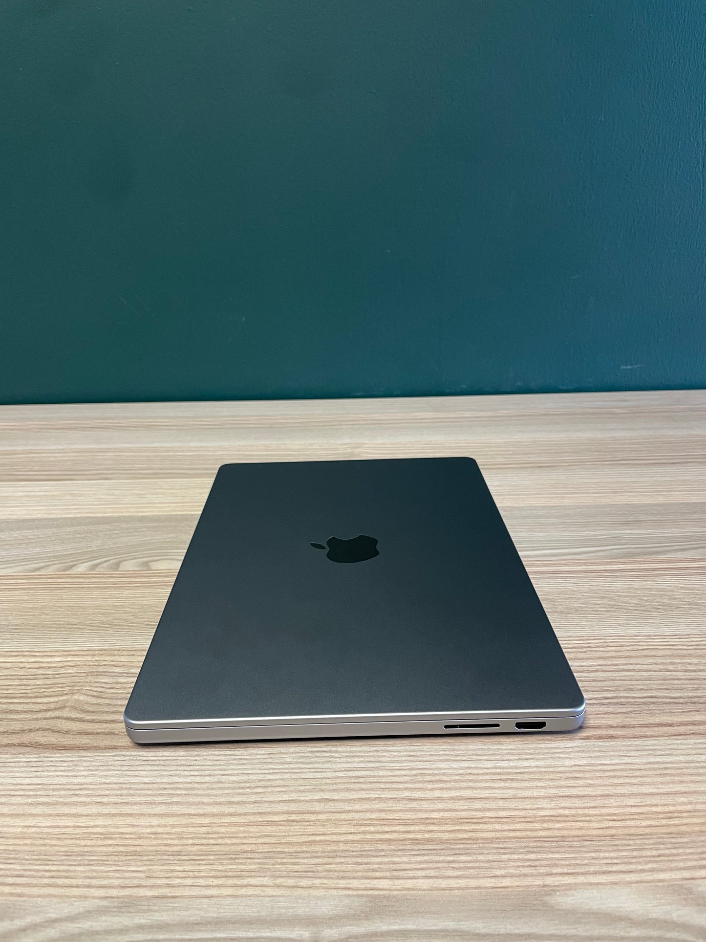 MacBook Pro 14-inch With M3 Chip 1TB - Space Grey (Pre-owned | B-Grade)