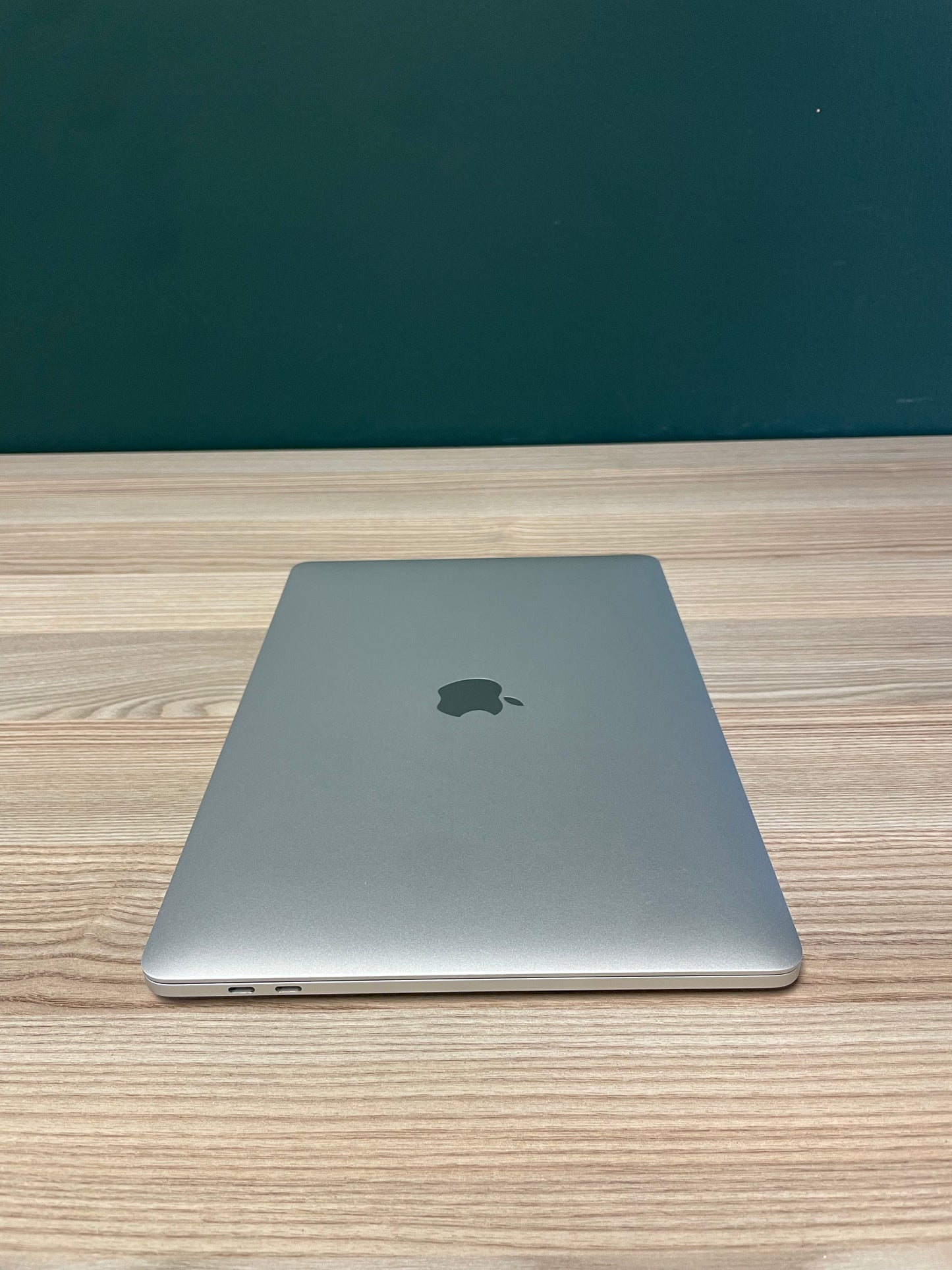 MacBook Pro 13-inch | M2 Chip | 256GB - Silver (Pre-owned | B-Grade)