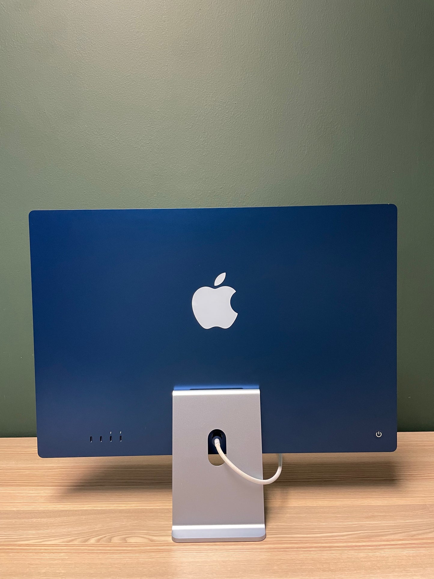 iMac 24-inch M3 Chip | 8-Core CPU, 10-Core GPU | 256GB - Blue (Pre-owned)