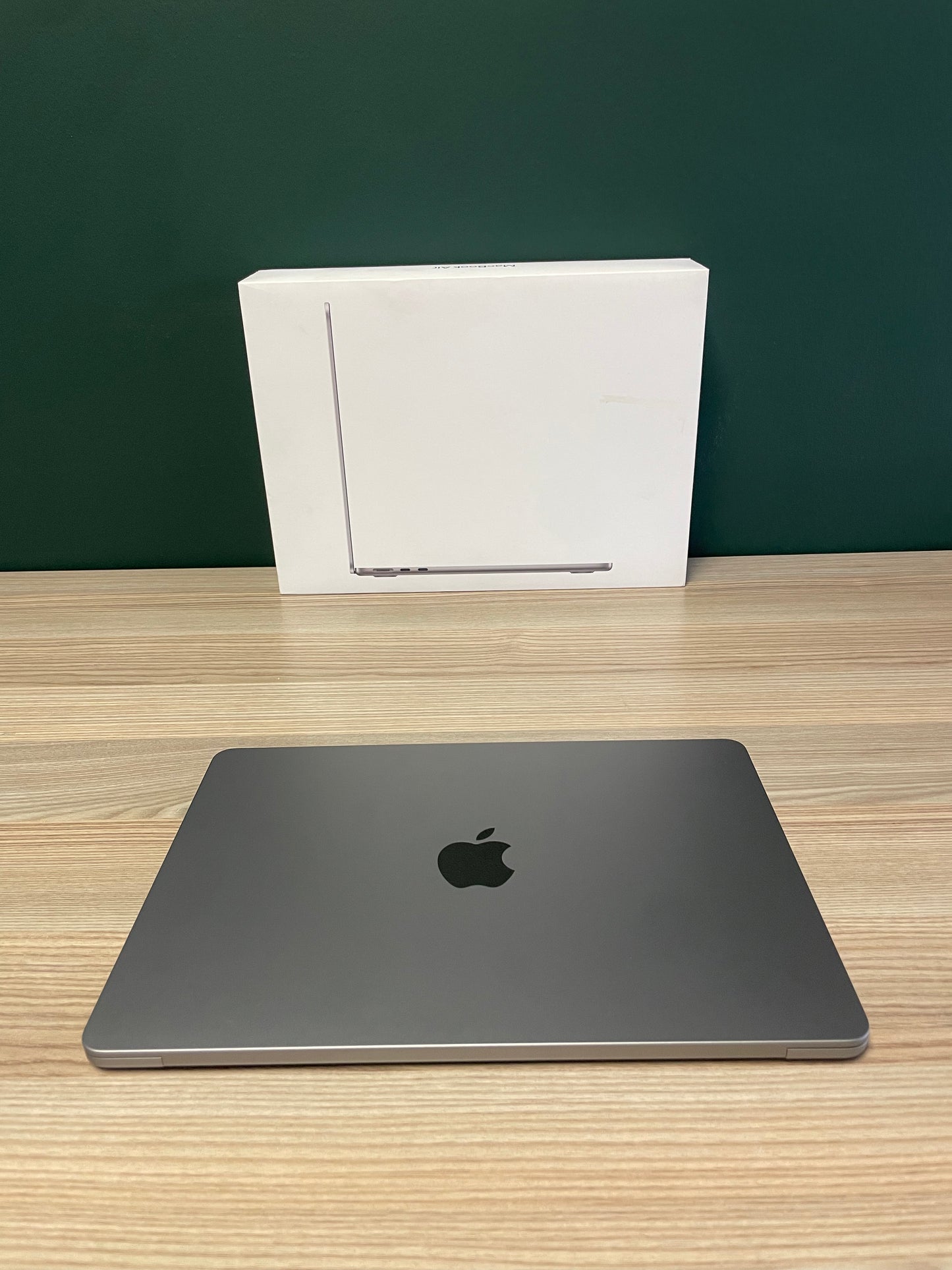 MacBook Air 13-inch | M3 Chip | 256GB | 8GB - Space Grey (Pre-owned | B-Grade)