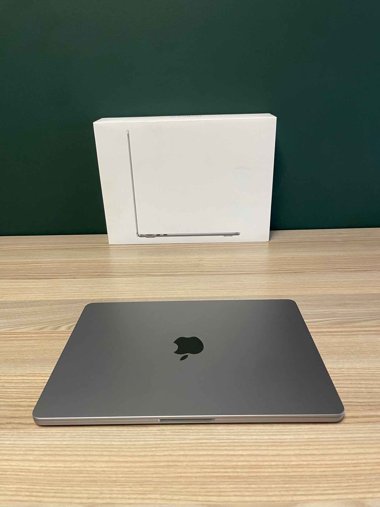 MacBook Air 13-inch | M3 Chip | 256GB | 8GB - Space Grey (Pre-owned | B-Grade)