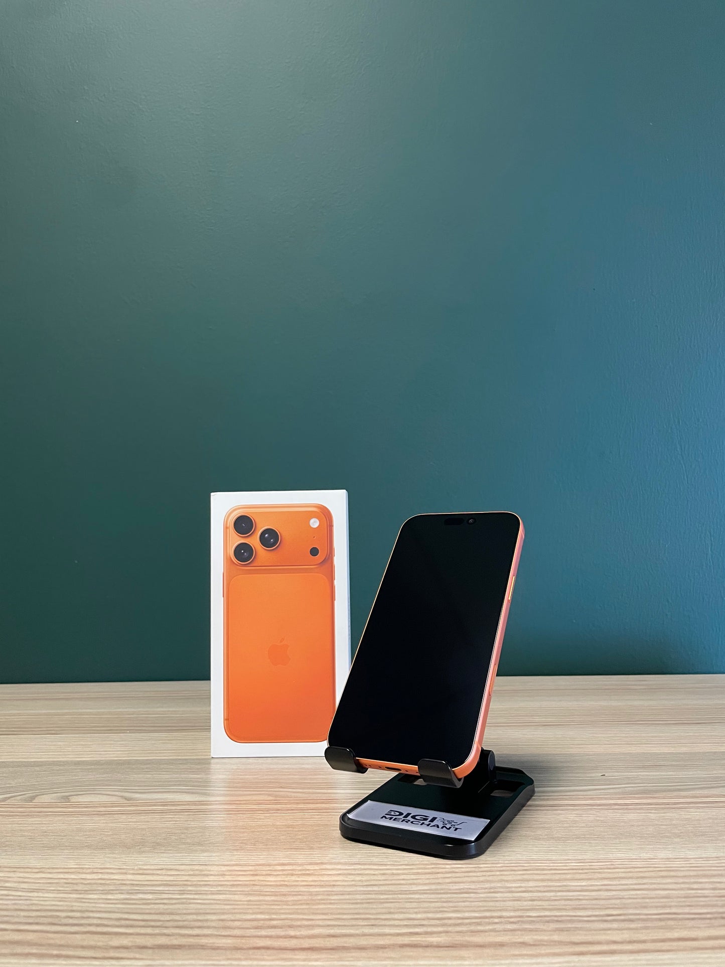 iPhone 17 Pro Max 256GB - Cosmic Orange (Pre-owned)