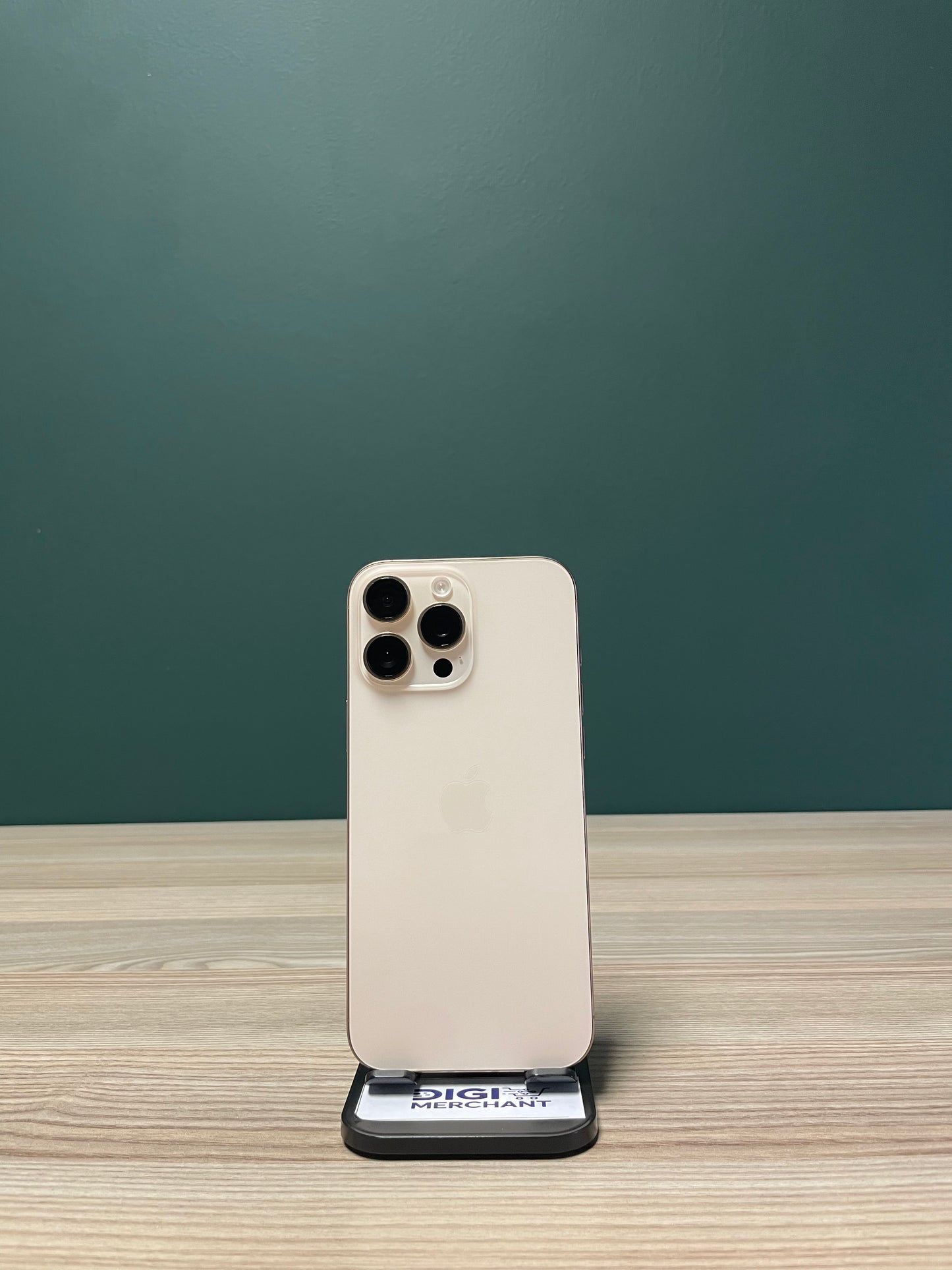 iPhone 16 Pro Max 256GB - Desert Titanium (Pre-owned | B-Grade)