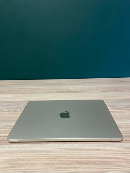 MacBook Air 13-inch | M2 Chip | 256GB | 16GB - Starlight (Pre-owned | B-Grade)