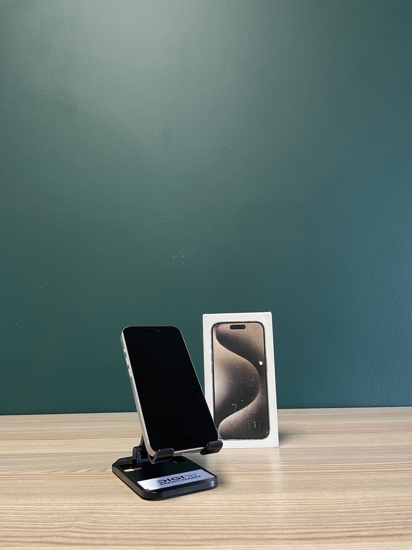 iPhone 15 Pro 128GB - Natural Titanium (Pre-owned | B-Grade)