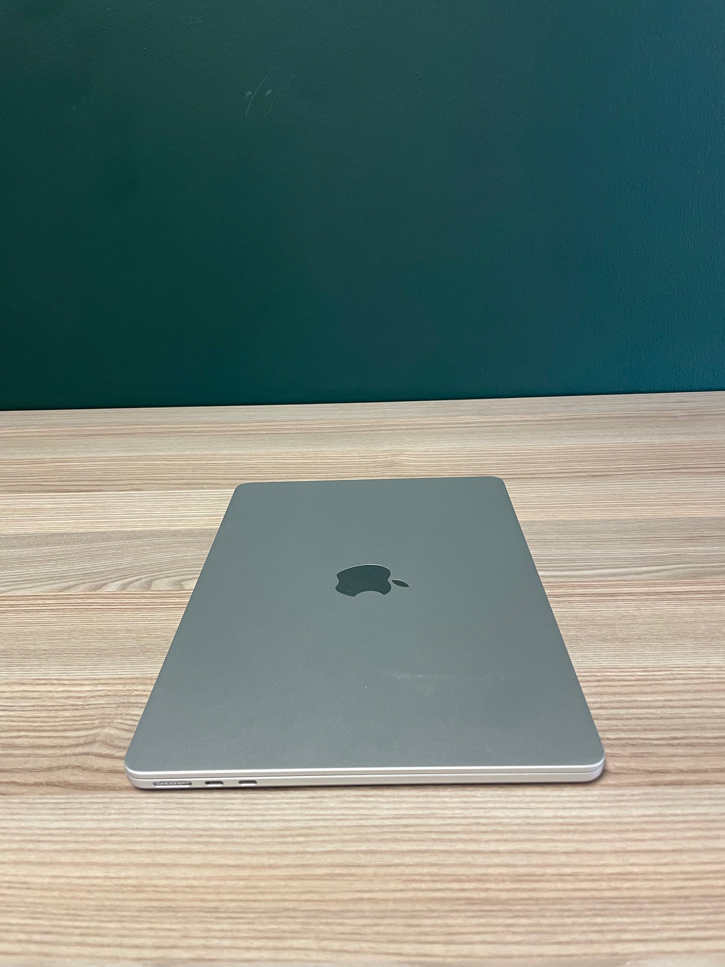 MacBook Air 13-inch | M3 Chip | 256GB | 8GB - Silver (Pre-owned | B-Grade)