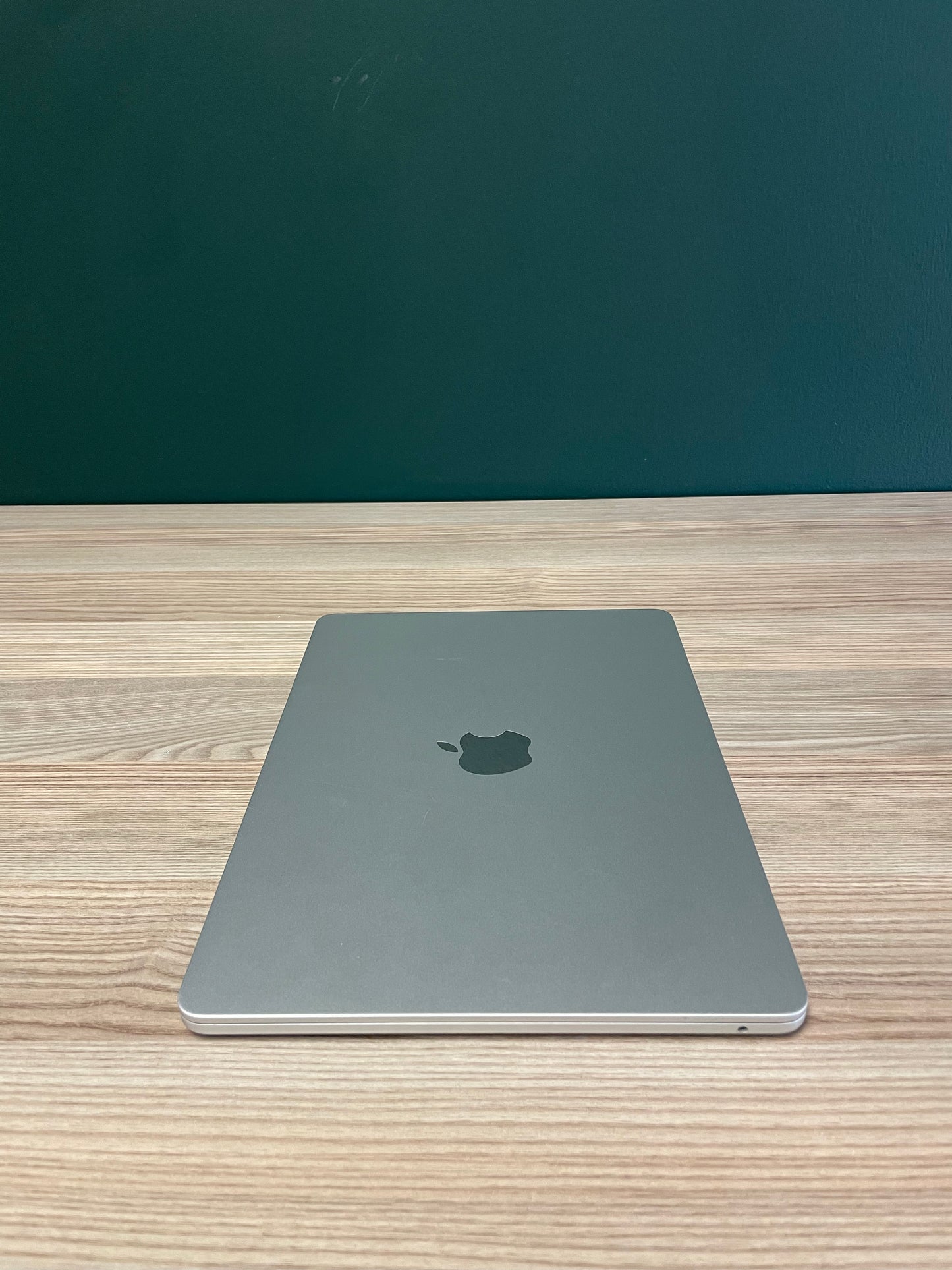 MacBook Air 13-inch | M3 Chip | 256GB | 8GB - Silver (Pre-owned | B-Grade)