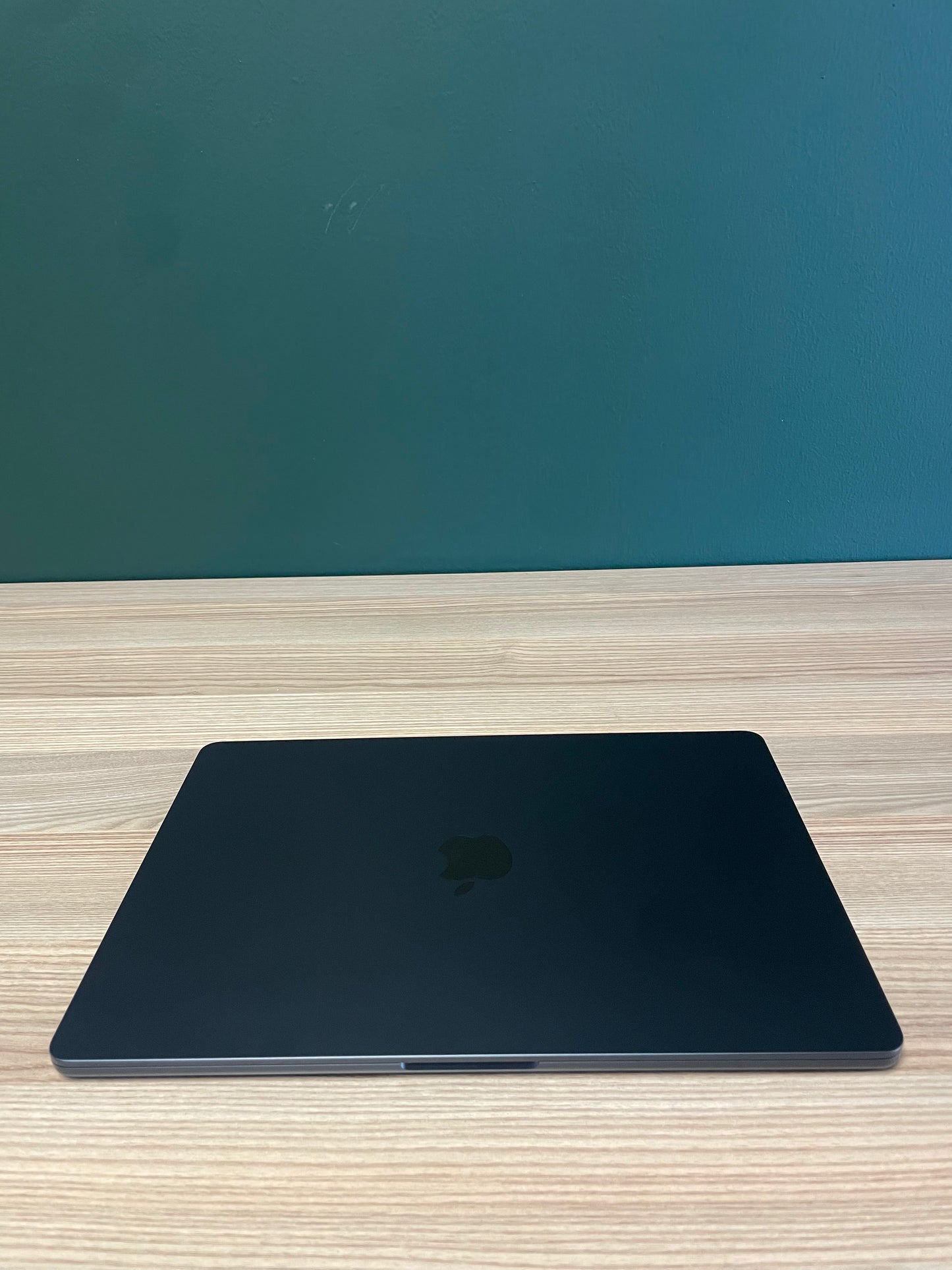 MacBook Air 15-inch | M4 Chip | 256GB | 16GB - Midnight (Pre-owned |B-Grade)