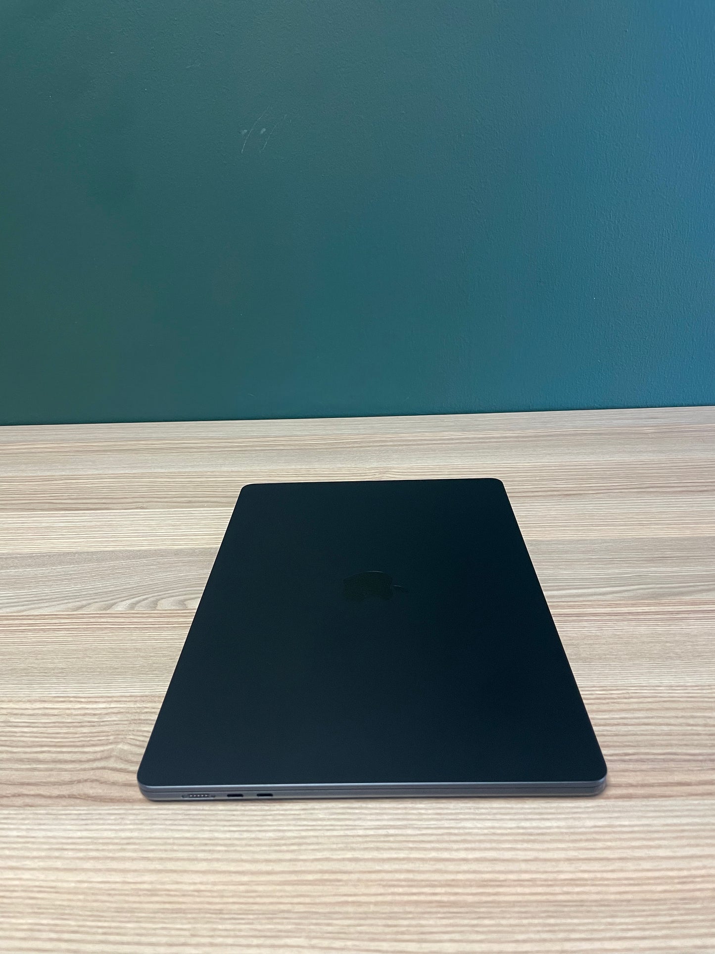 MacBook Air 15-inch | M4 Chip | 256GB | 16GB - Midnight (Pre-owned |B-Grade)