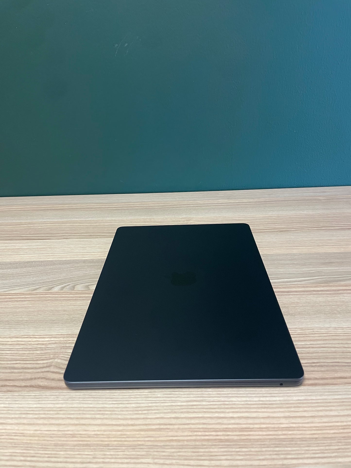 MacBook Air 15-inch | M4 Chip | 256GB | 16GB - Midnight (Pre-owned |B-Grade)