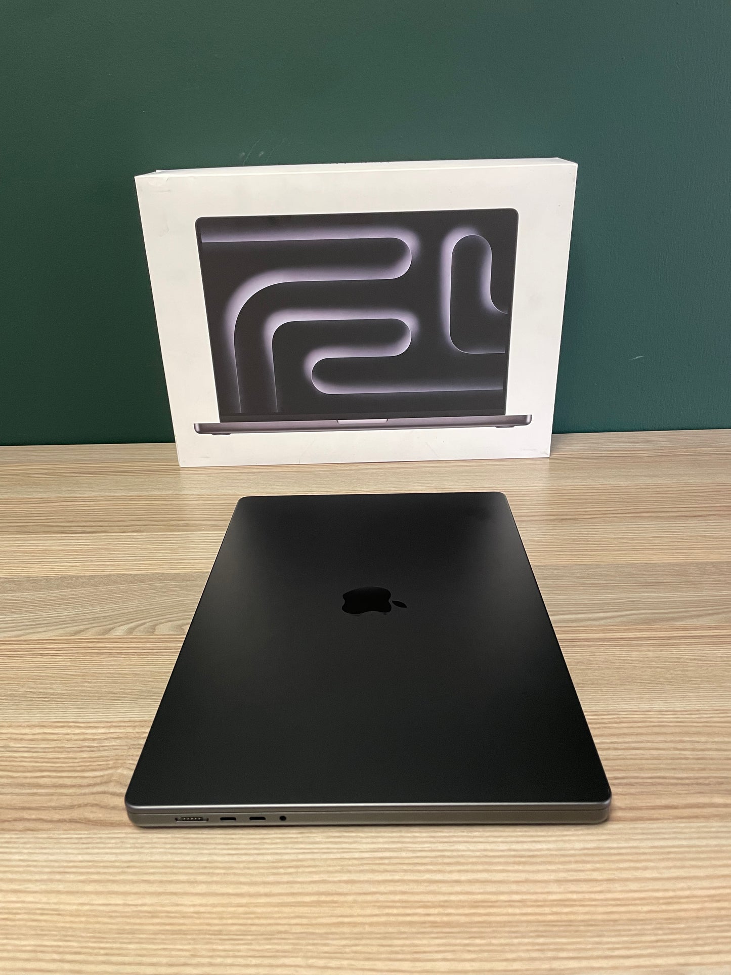 MacBook Pro 16-inch With M4 Pro Chip 512GB | 48GB - Space Black (Pre-owned | A-Grade)