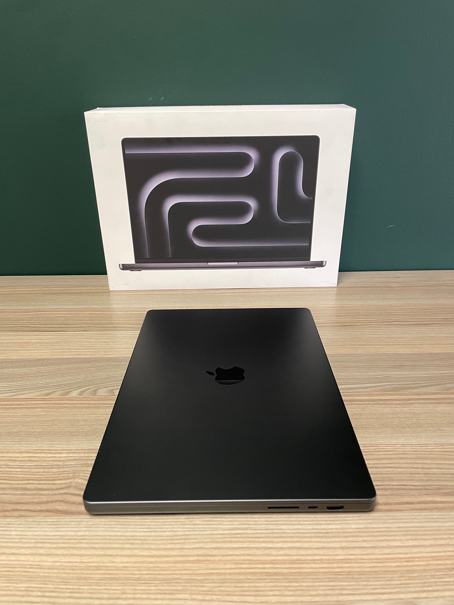MacBook Pro 16-inch With M4 Pro Chip 512GB | 48GB - Space Black (Pre-owned | A-Grade)