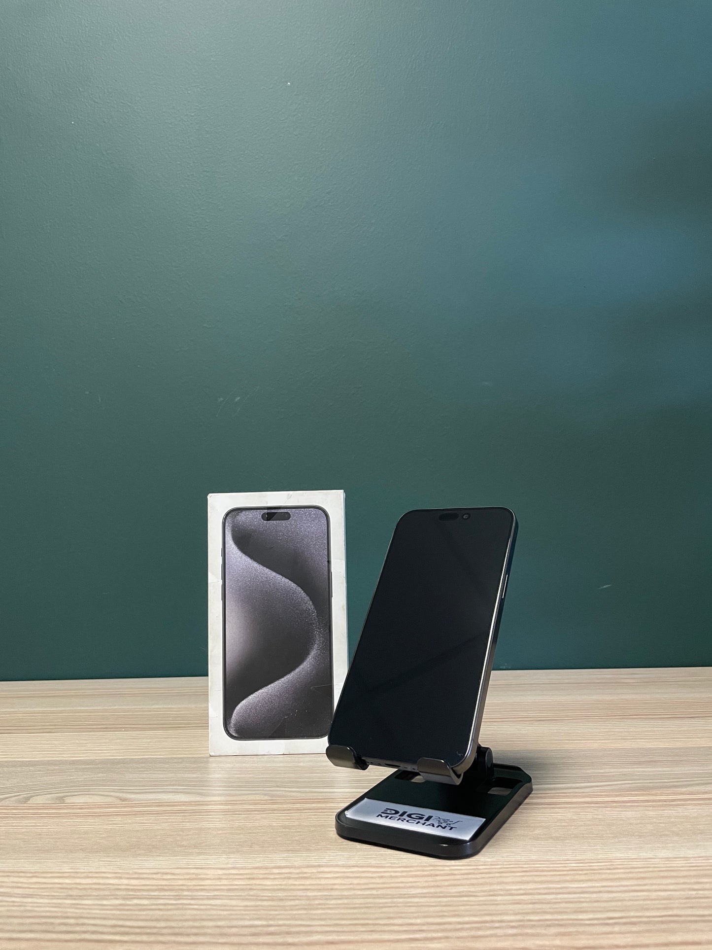iPhone 15 Pro Max 256GB - Black Titanium (Pre-owned | A-Grade)
