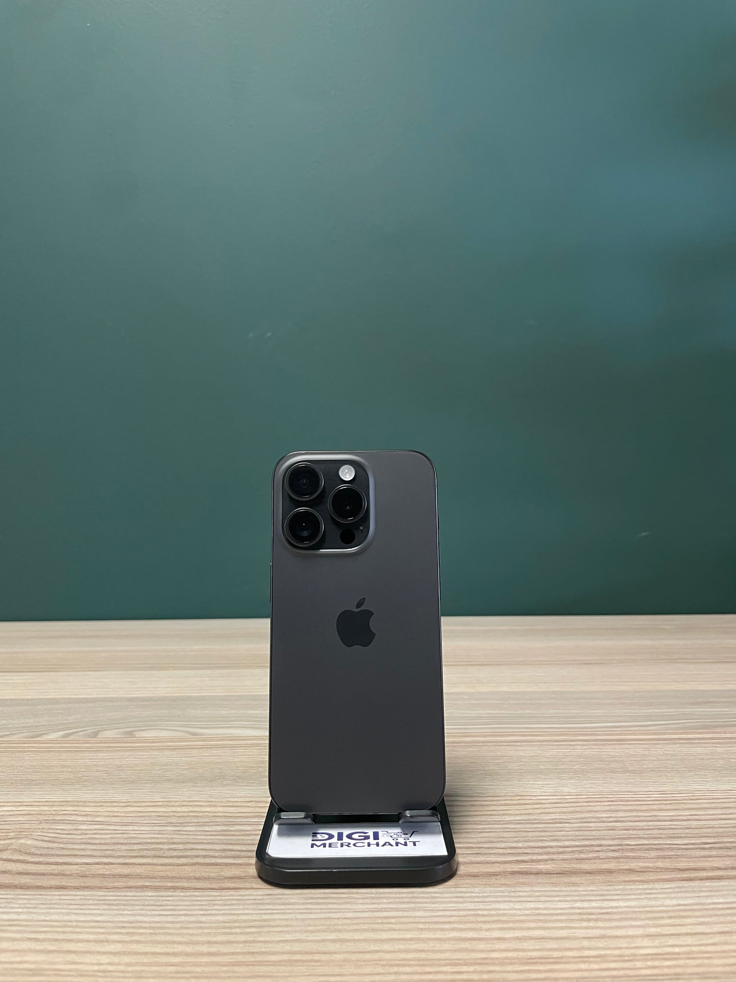 iPhone 15 Pro 256GB - Black Titanium (Pre-owned | A-Grade)