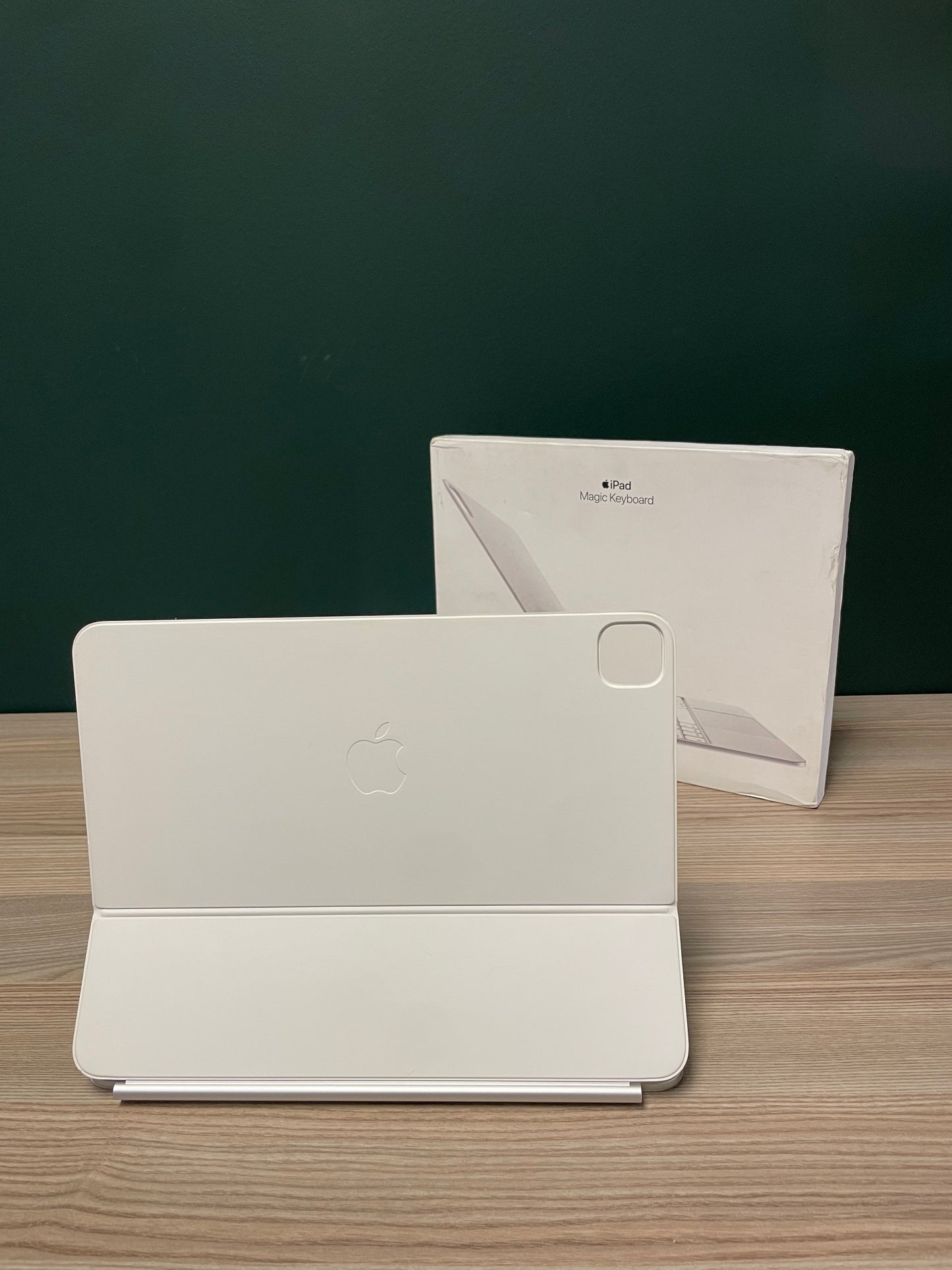 Apple Magic Keyboard for iPad Pro 13-inch (M4) White - (Pre-owned |B-Grade)