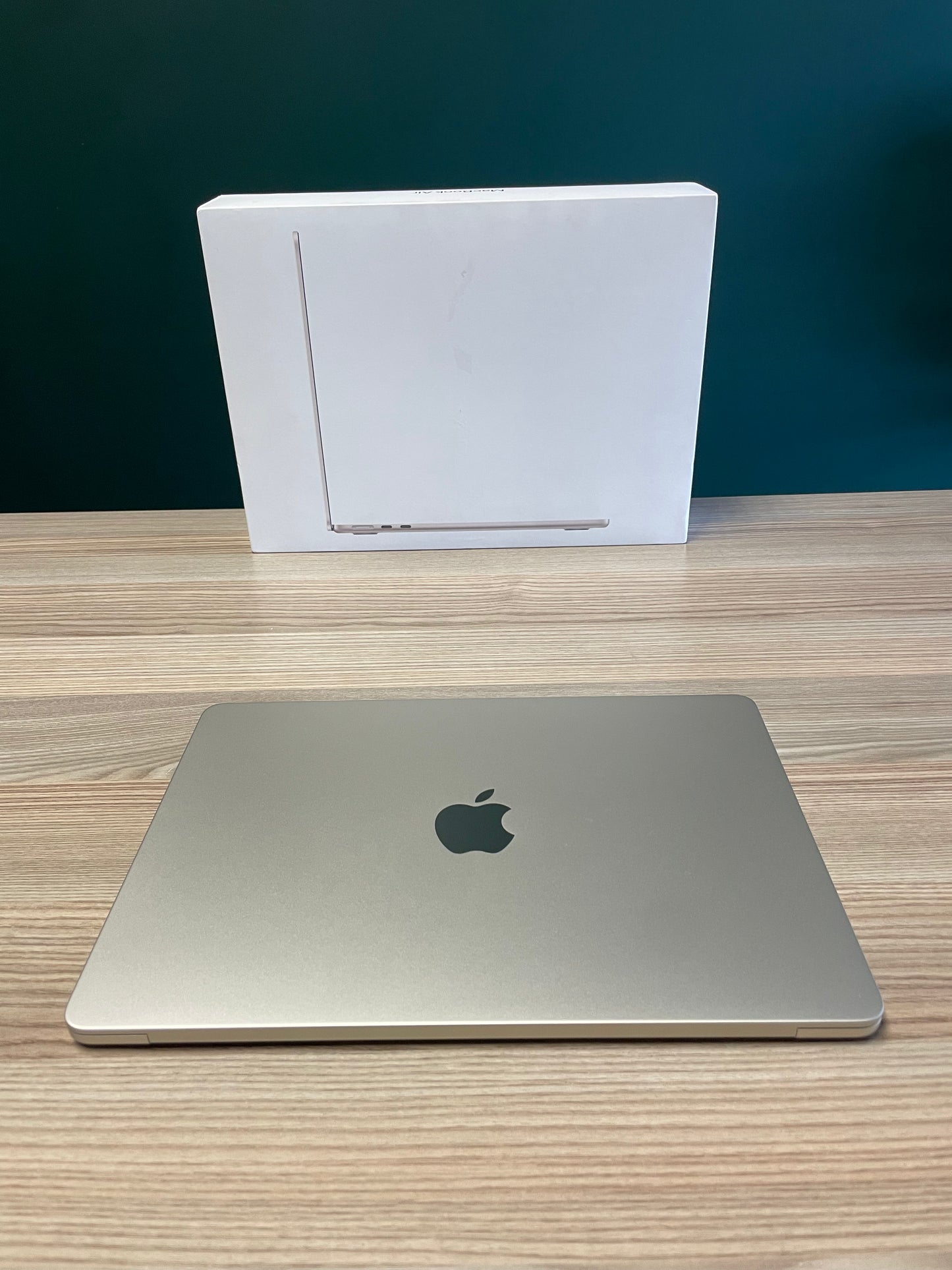 MacBook Air 13-inch | M4 Chip | 256GB | 16GB - Starlight (Pre-owned | A-Grade Pristine)