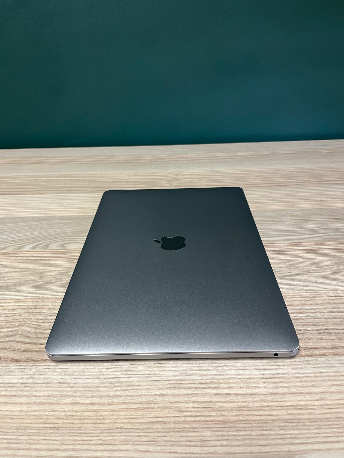 MacBook Pro 13-inch | M2 Chip | 16GB | 256GB - Space Grey (Pre-owned | B-Grade)