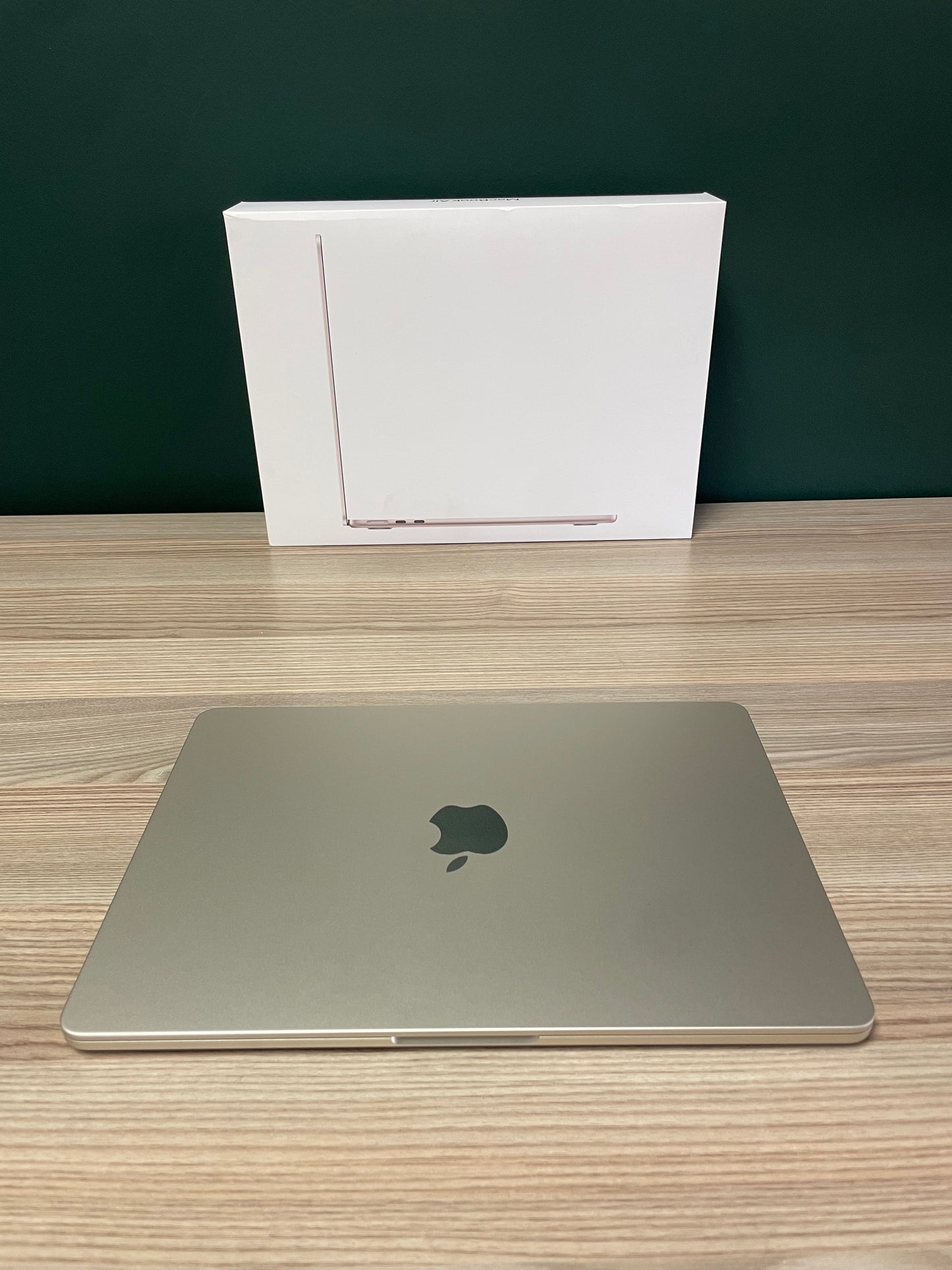 MacBook Air 13-inch | M5 Chip | 512GB | 16GB - Starlight (Pre-owned | A-Grade Pristine)