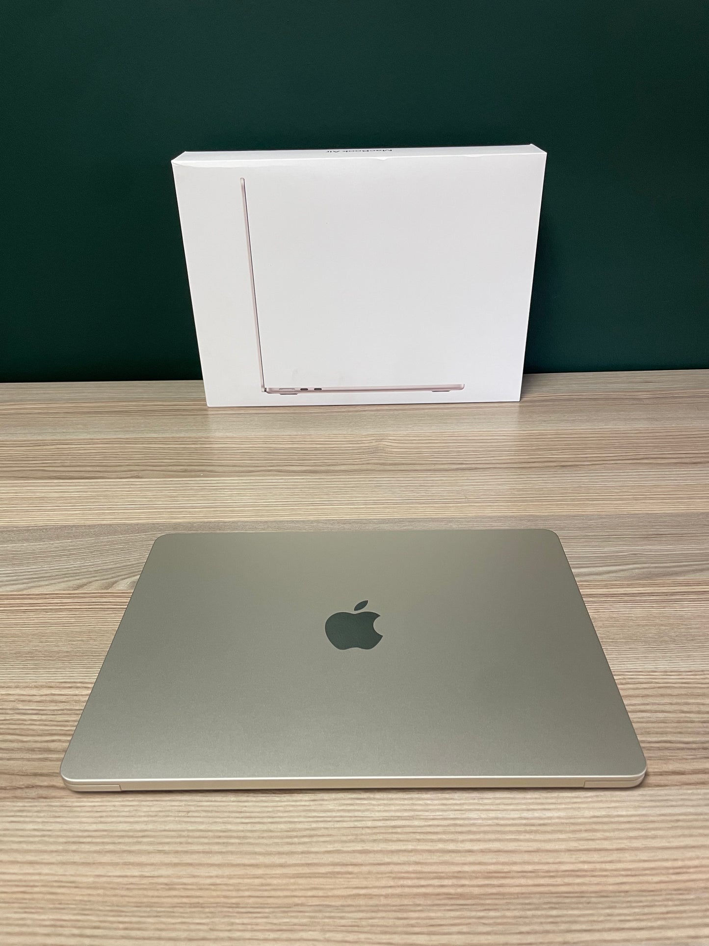 MacBook Air 13-inch | M5 Chip | 512GB | 16GB - Starlight (Pre-owned | A-Grade Pristine)