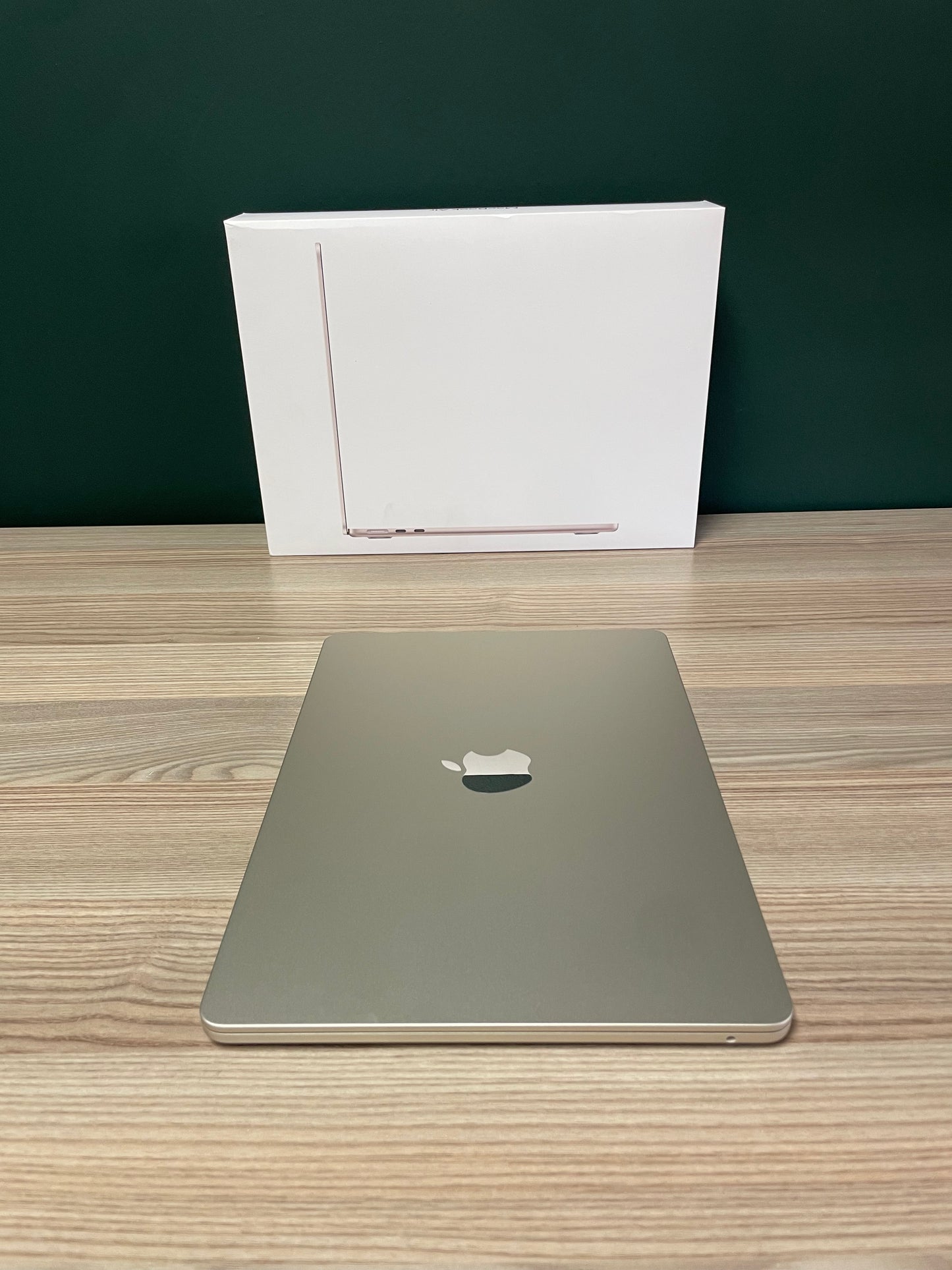 MacBook Air 13-inch | M5 Chip | 512GB | 16GB - Starlight (Pre-owned | A-Grade Pristine)