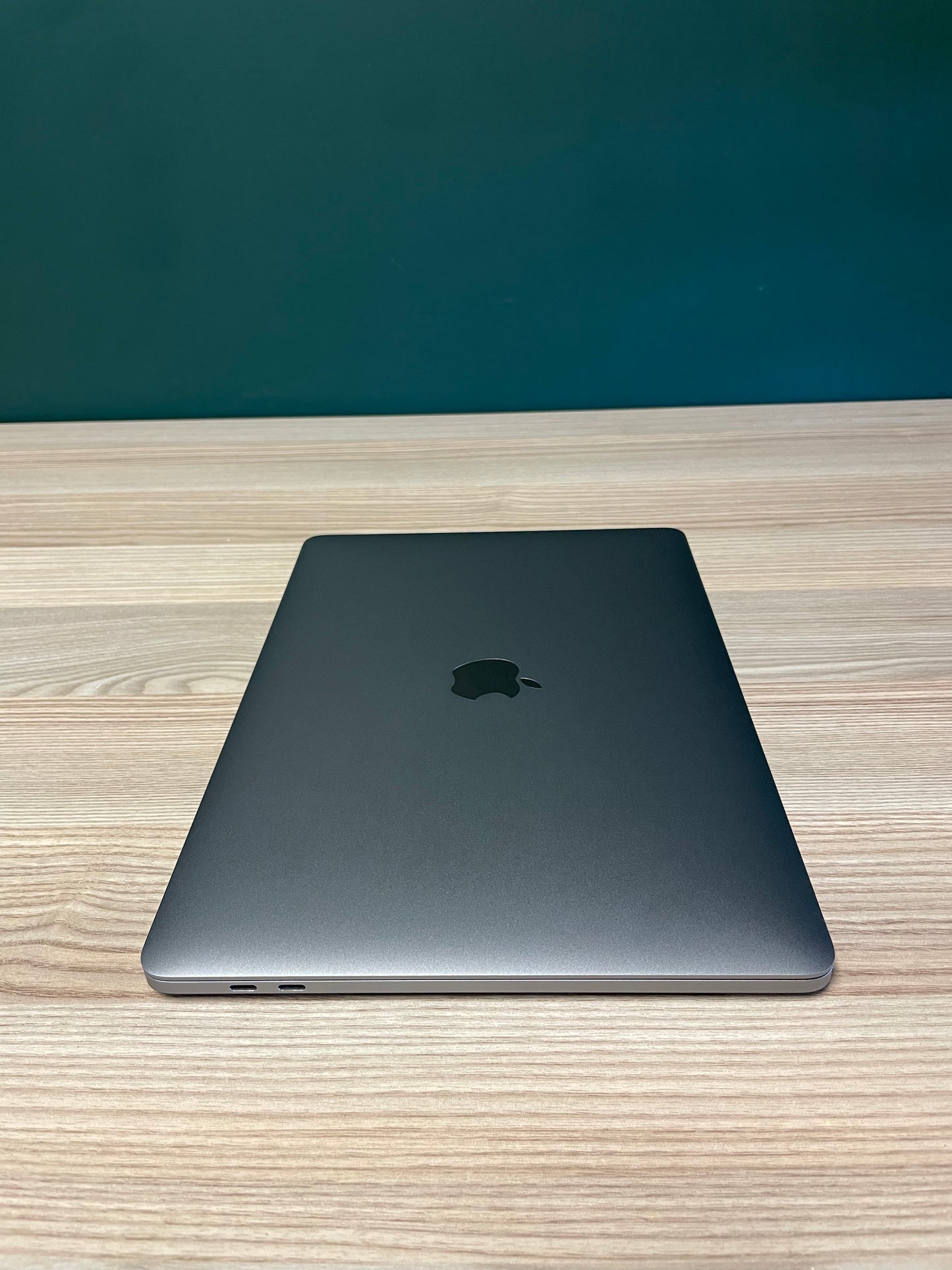 13-inch MacBook Pro (2017) Intel i5 256GB - Space Grey (Pre-owned | A-Grade)
