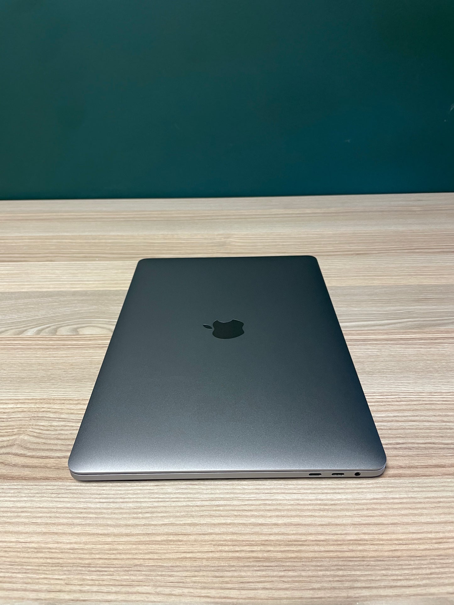 13-inch MacBook Pro (2017) Intel i5 256GB - Space Grey (Pre-owned | A-Grade)