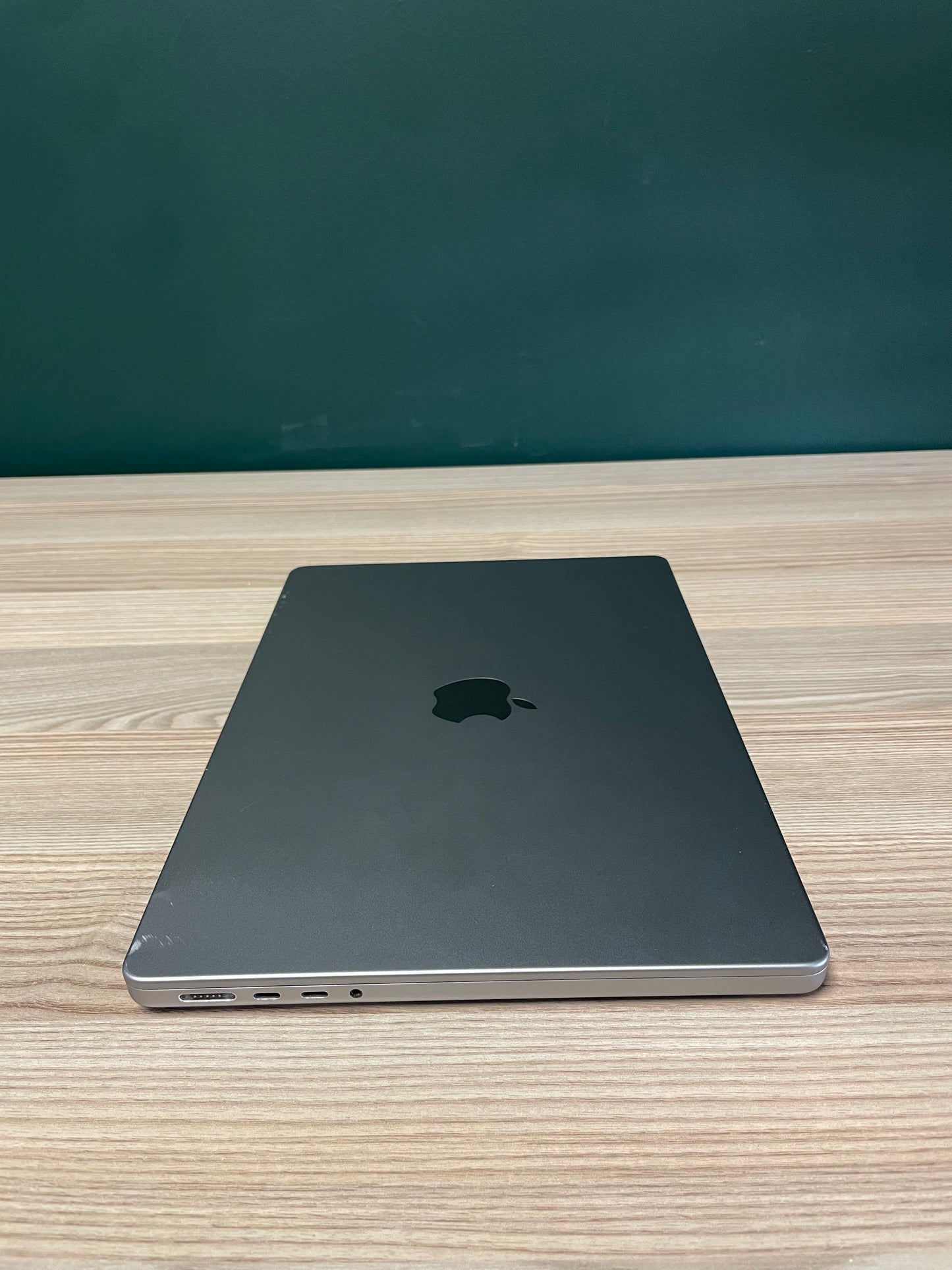 MacBook Pro 14-inch With M1 Pro Chip 512GB | 16GB - Space Grey (Pre-owned | C-Grade)