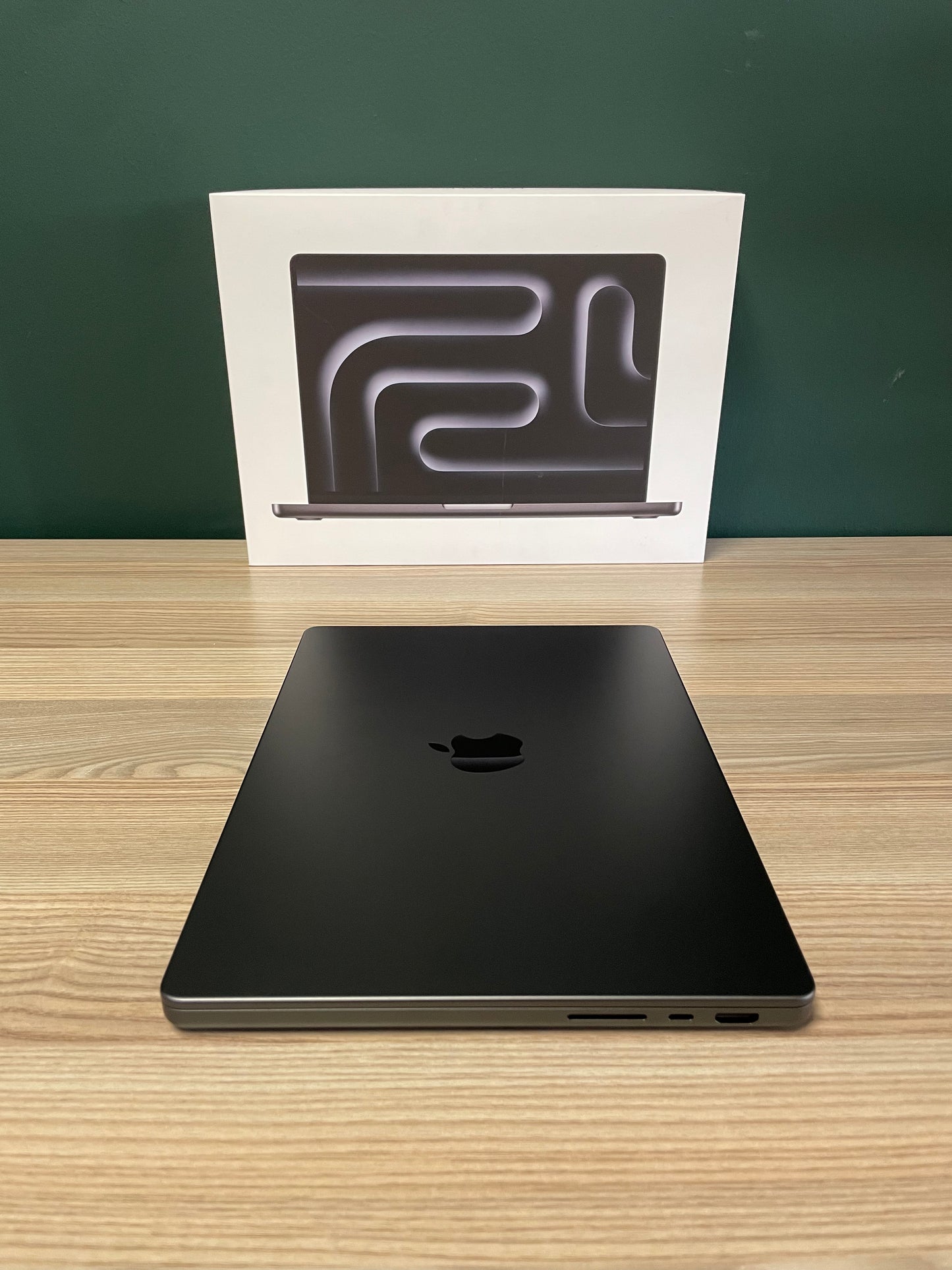 MacBook Pro 14-inch With M4 Pro Chip 512GB | 24GB - Space Black (Pre-owned | A-Grade Pristine)