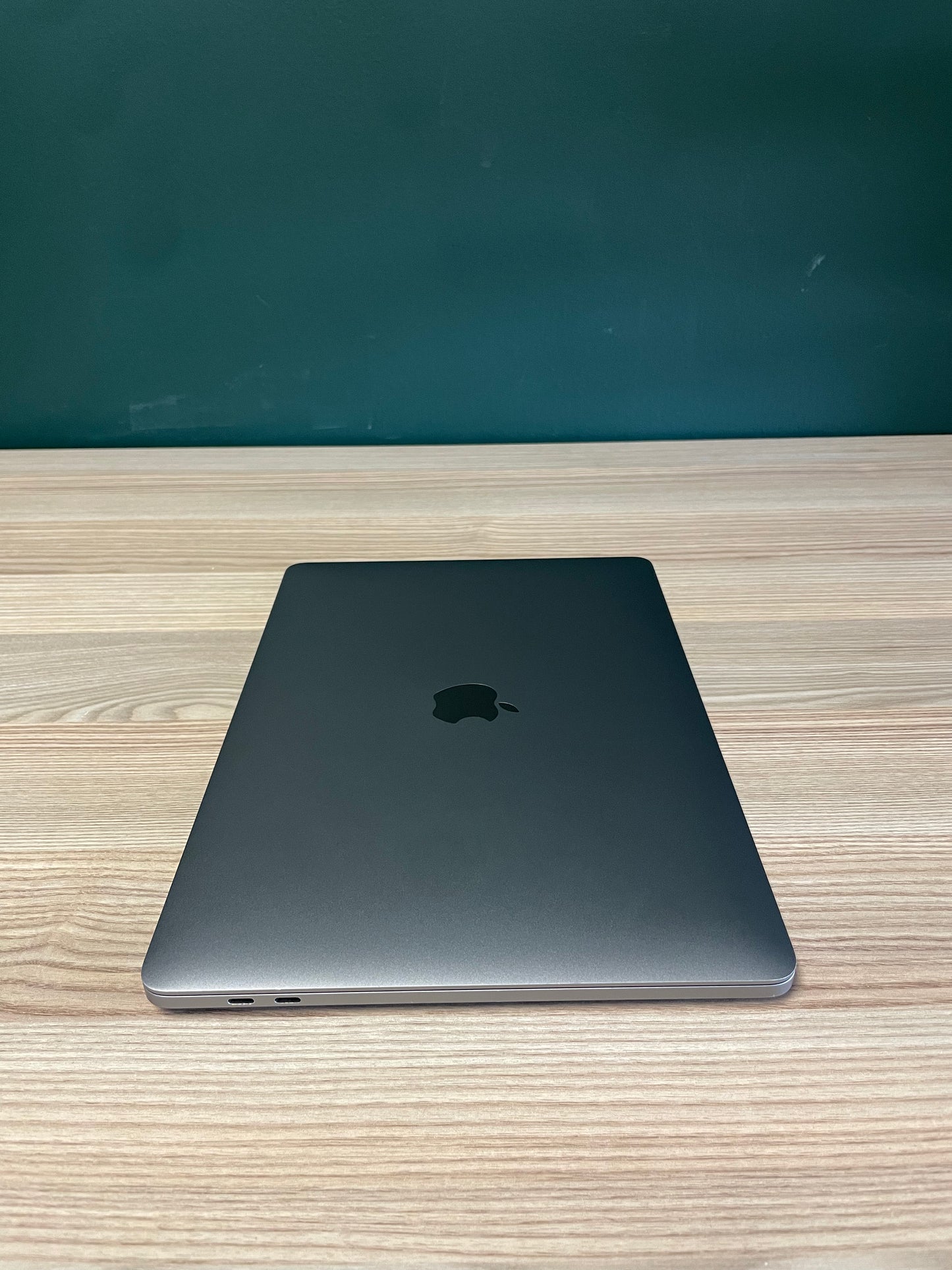 MacBook Pro 13-inch | M2 Chip | 256GB - Space Grey (Pre-owned | B-Grade)