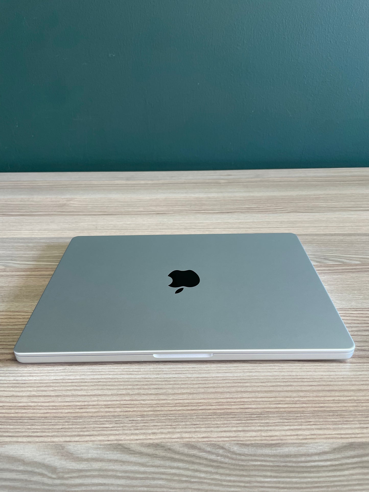 MacBook Pro 14-inch With M3 Chip 512GB - Silver (Pre-owned | B-Grade)