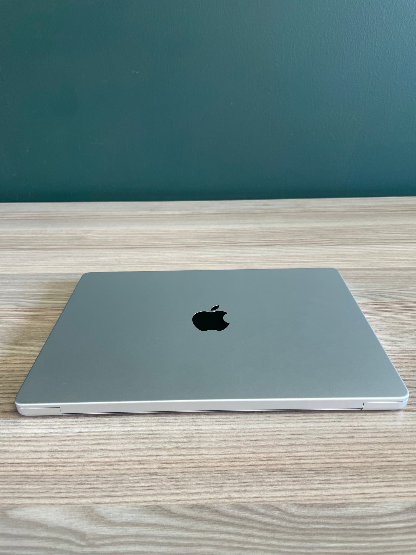 MacBook Pro 14-inch With M3 Chip 512GB - Silver (Pre-owned | B-Grade)