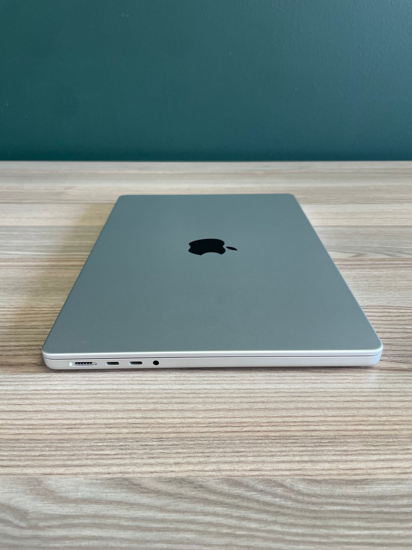 MacBook Pro 14-inch With M3 Chip 512GB - Silver (Pre-owned | B-Grade)