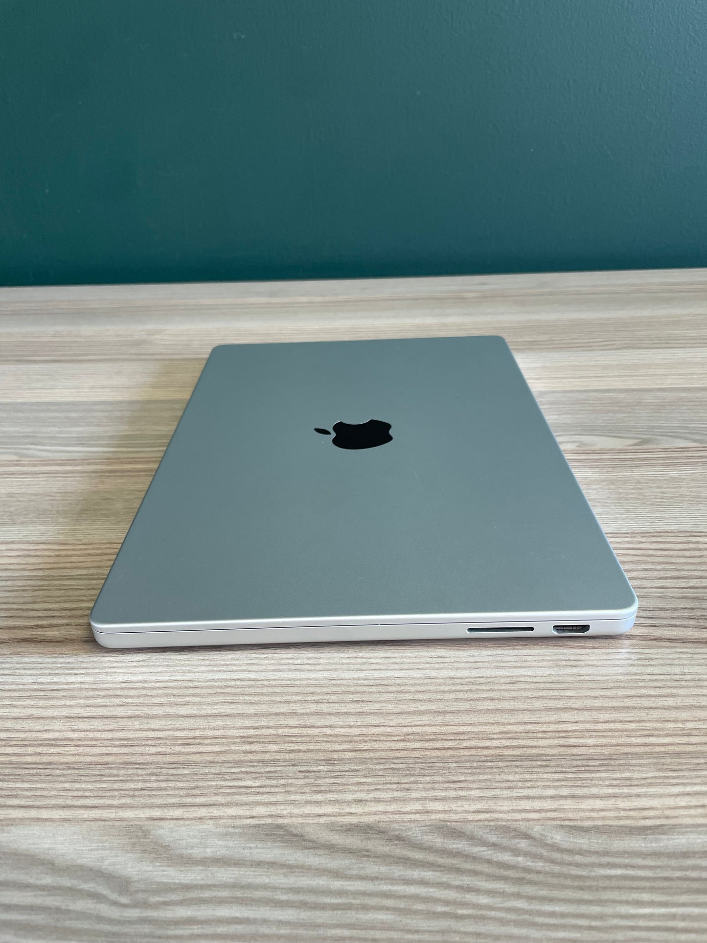 MacBook Pro 14-inch With M3 Chip 512GB - Silver (Pre-owned | B-Grade)